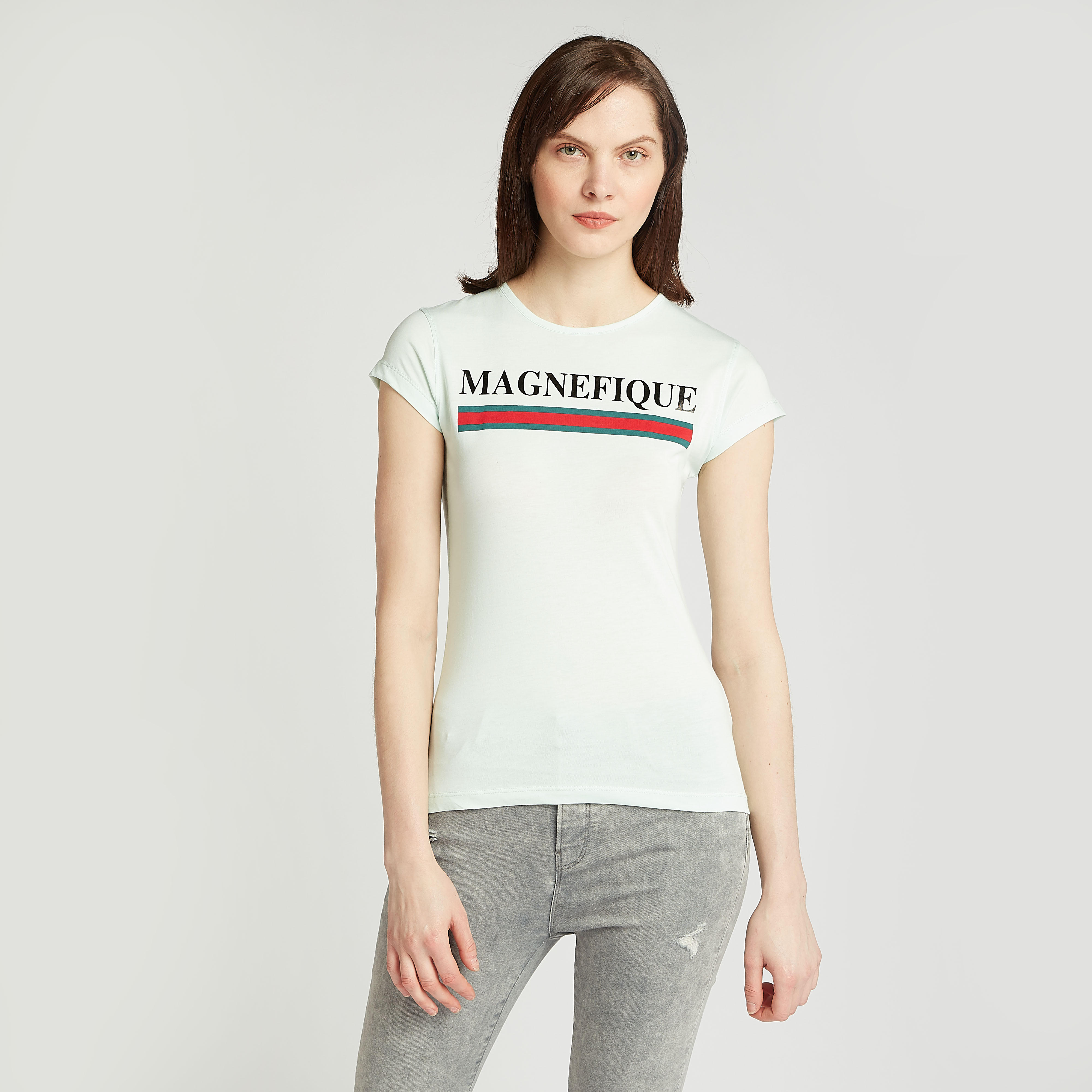 تيشيرت سليم بياقة مستديرة وأكمام كاب وطبعات تيبوغرافيك-women-clothing-tshirts-image-1