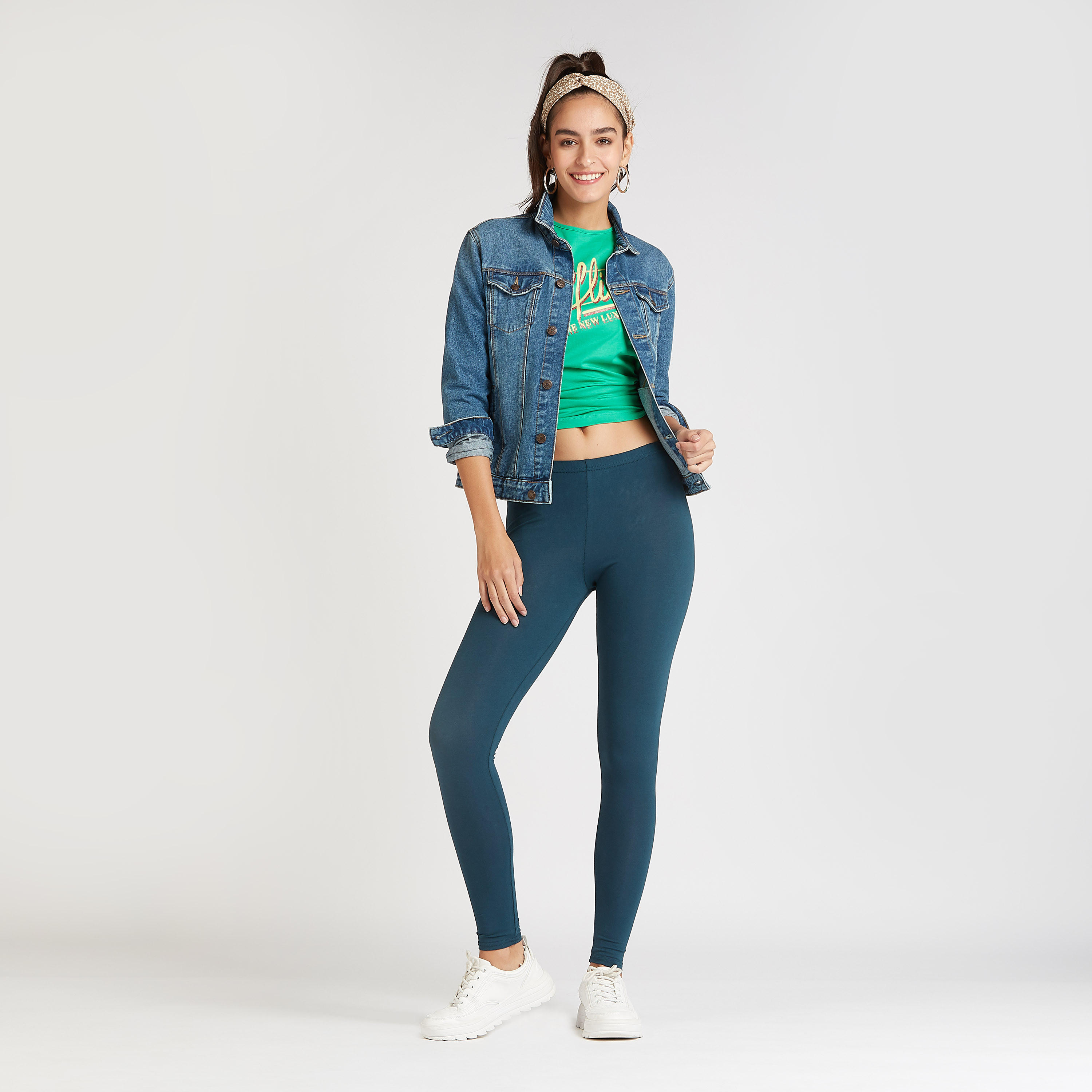تيشيرت سليم بياقة ضيقة وأكمام كاب وطبعات تيبوغرافيك-women-clothing-tshirts-image-2