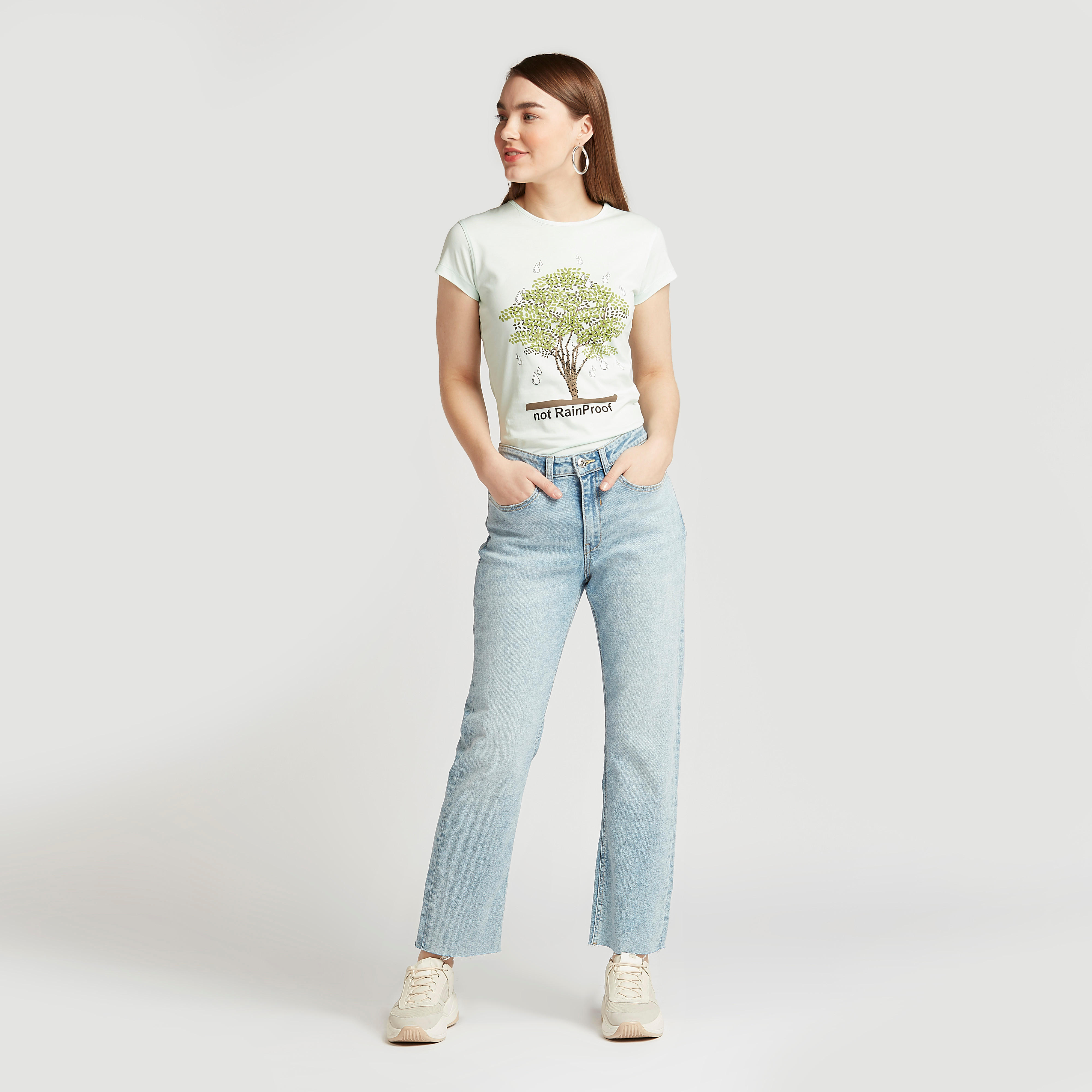 تيشيرت سليم بياقة ضيقة وأكمام كاب وطبعات جرافيك-women-clothing-tshirts-image-2