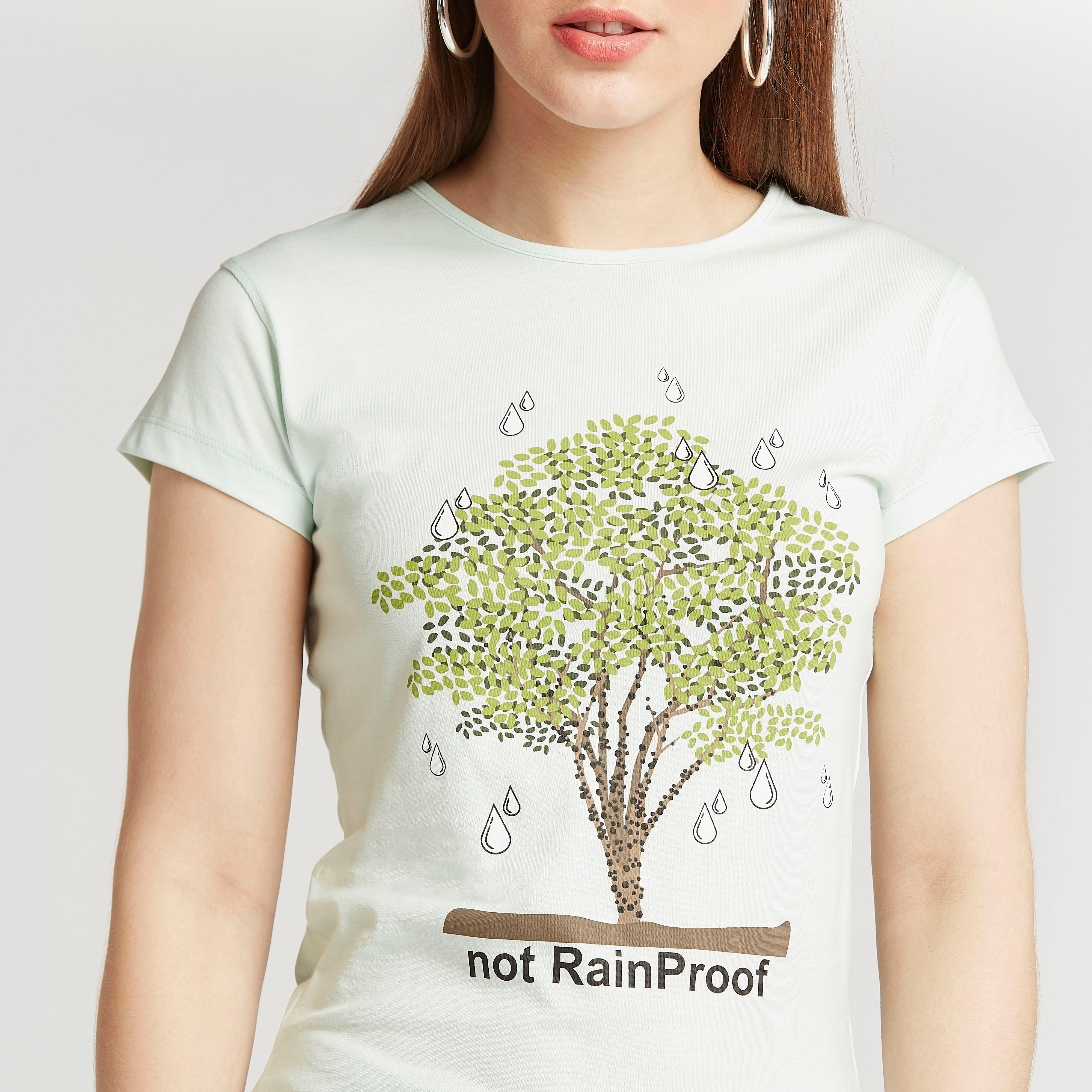 تيشيرت سليم بياقة ضيقة وأكمام كاب وطبعات جرافيك-women-clothing-tshirts-image-3