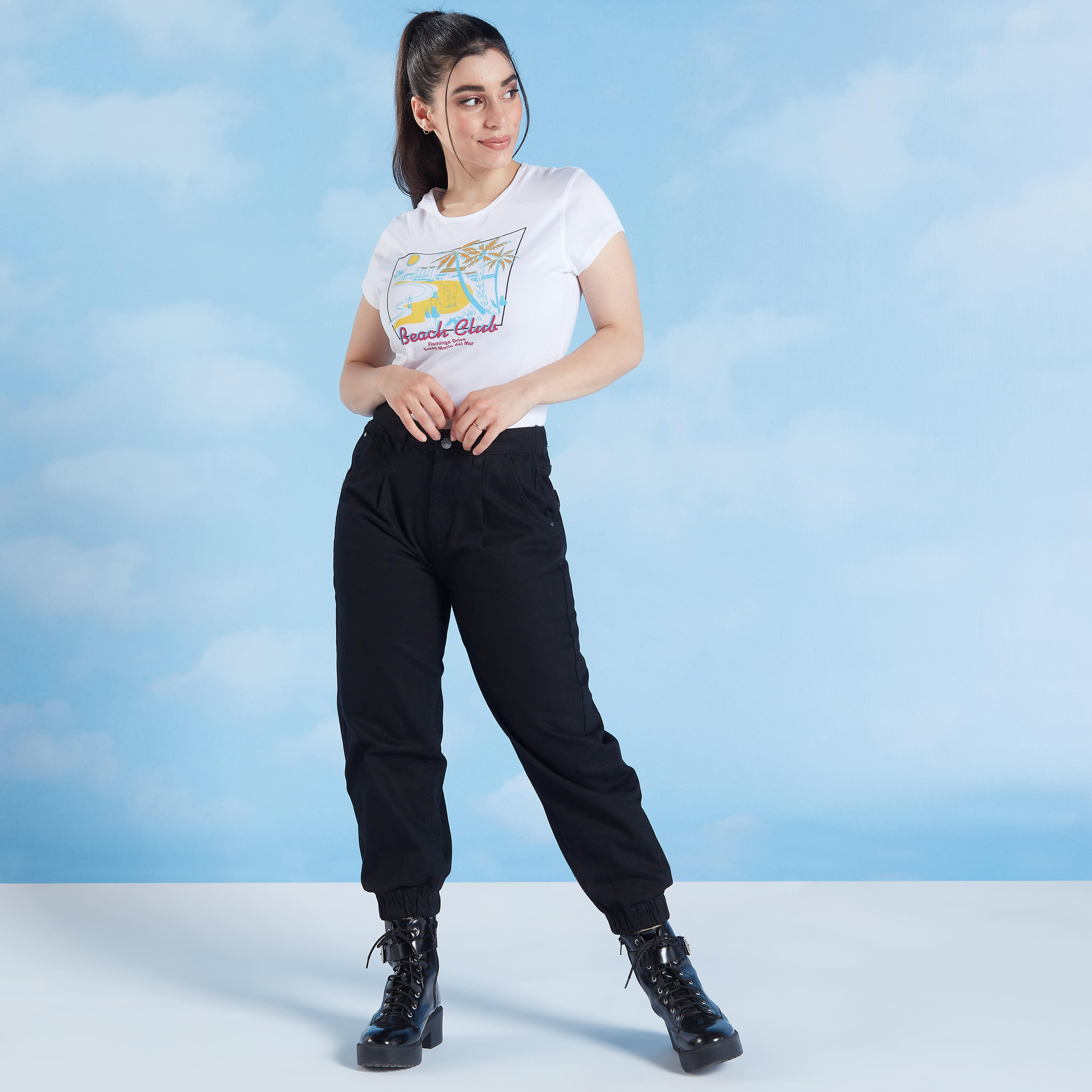 تيشيرت مستدام سليم فيت بياقة ضيّقة وأكمام قصيرة-women-clothing-tshirts-image-3