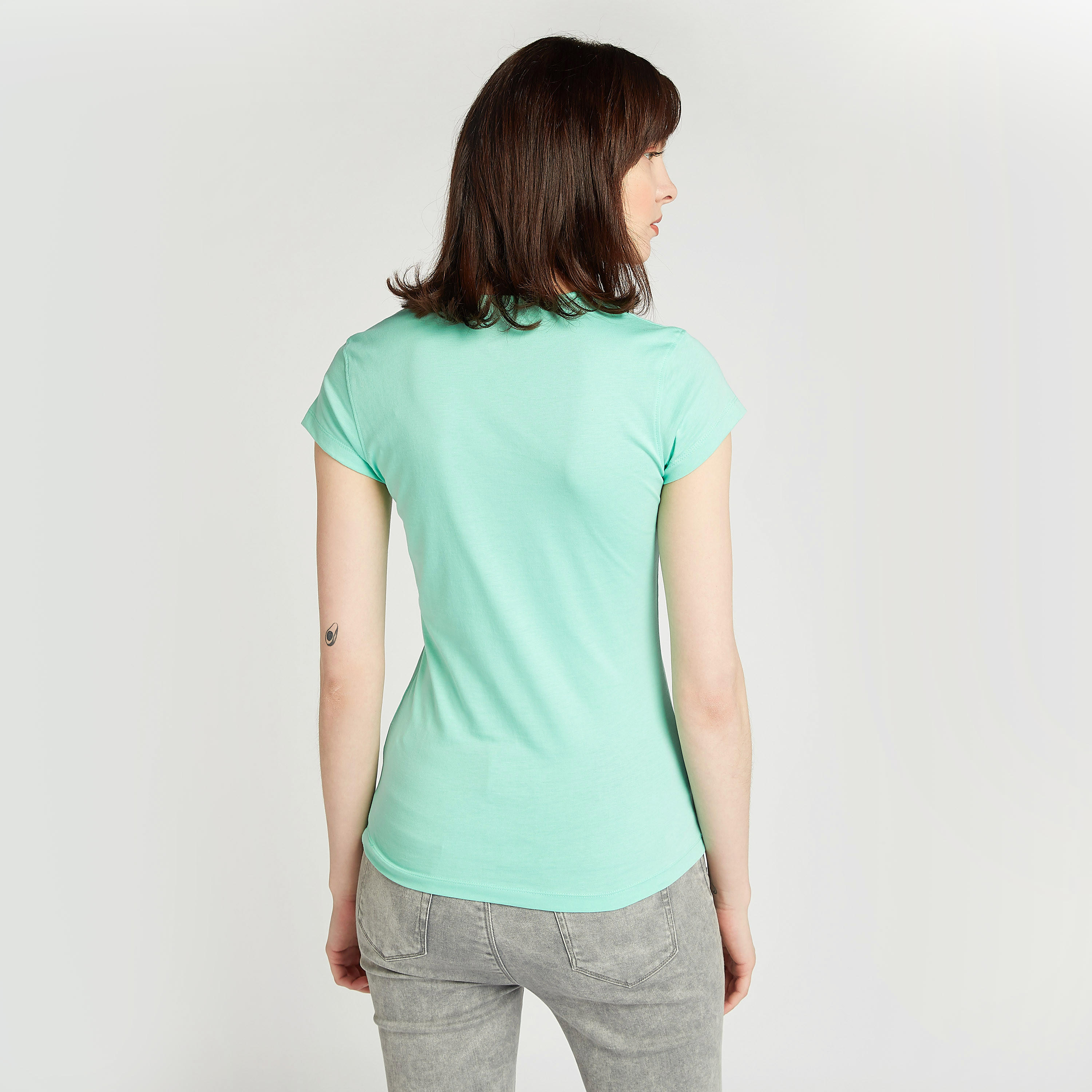 تيشيرت سليم بياقة ضيقة وأكمام كاب وطبعات تيبوغرافيك-women-clothing-tshirts-image-4