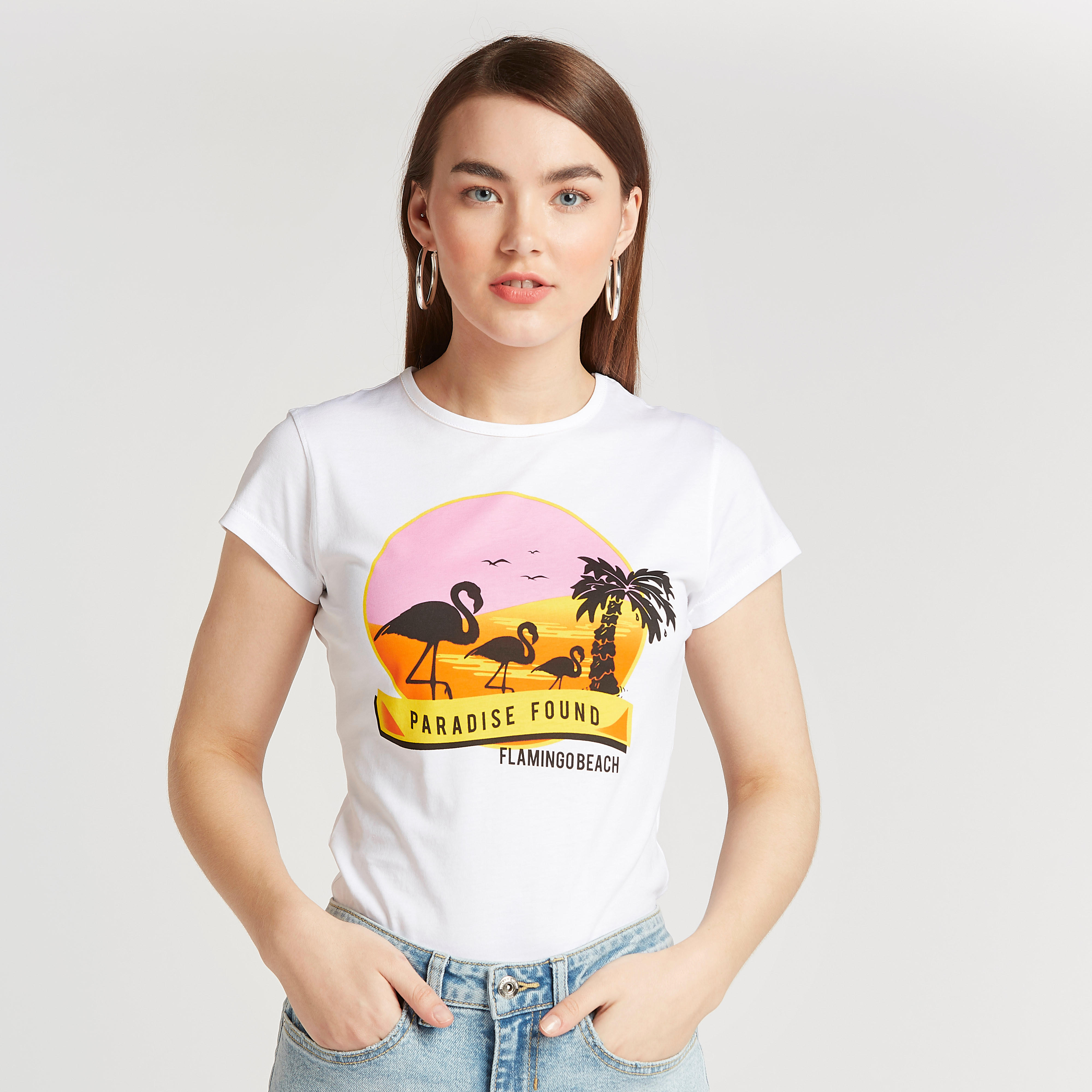 تيشيرت سليم بياقة ضيقة وأكمام كاب وطبعات جرافيك-women-clothing-tshirts-image-1