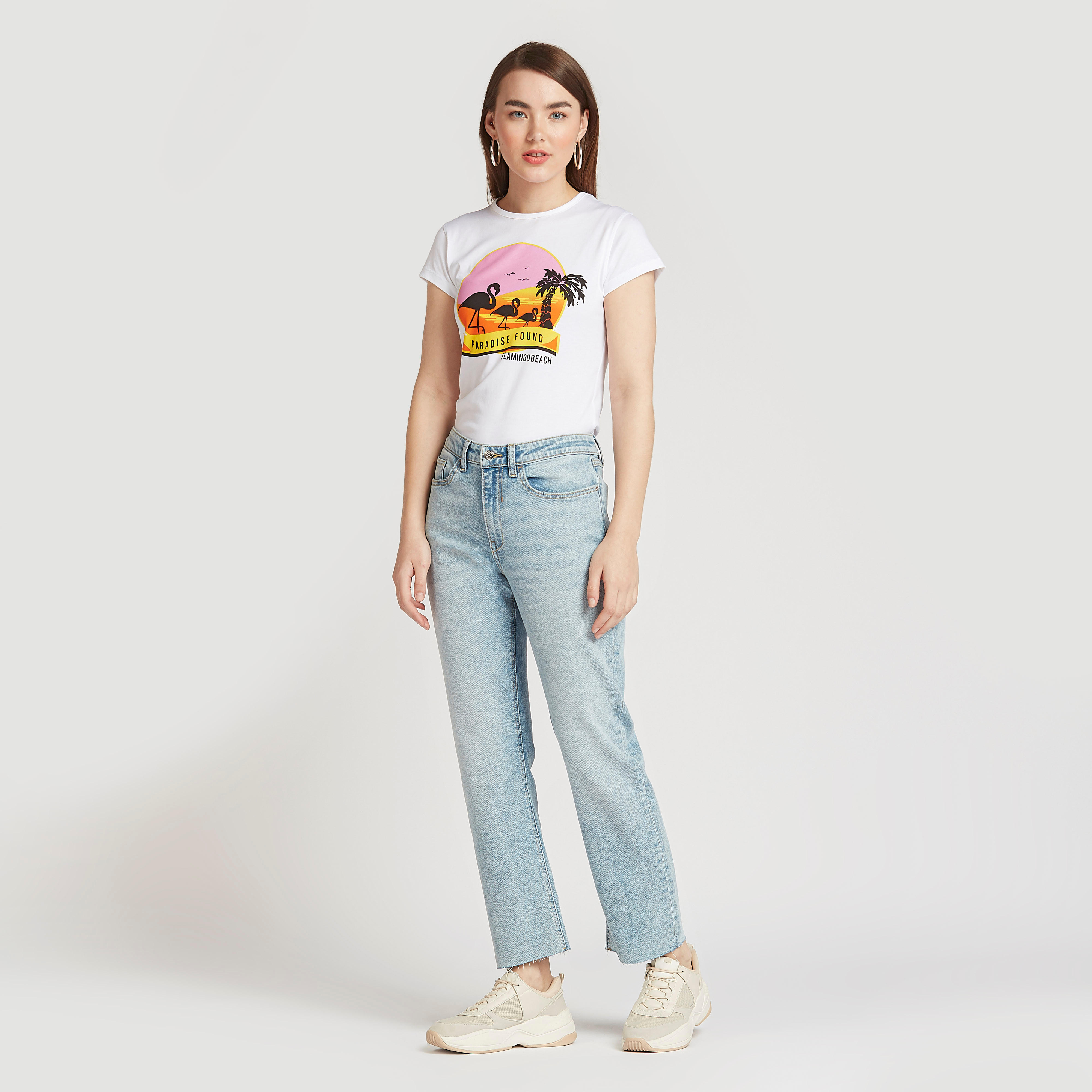 تيشيرت سليم بياقة ضيقة وأكمام كاب وطبعات جرافيك-women-clothing-tshirts-image-2