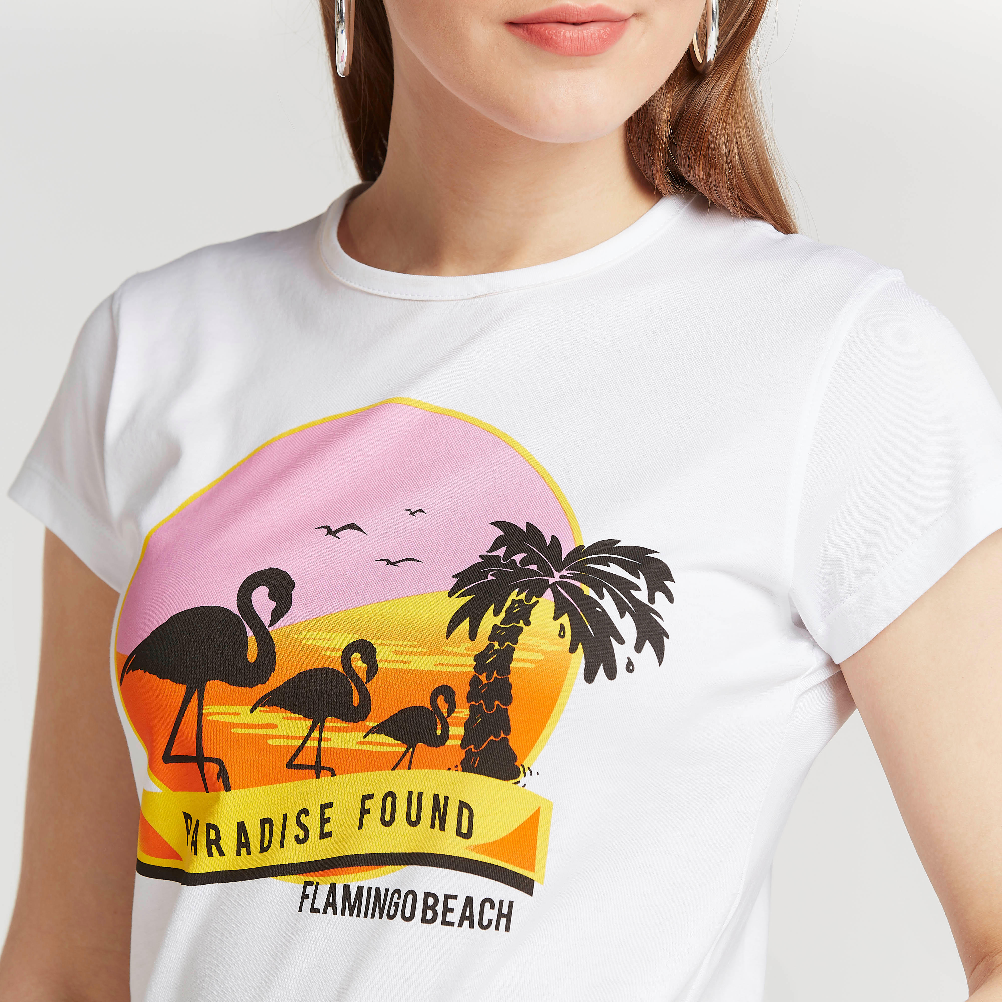 تيشيرت سليم بياقة ضيقة وأكمام كاب وطبعات جرافيك-women-clothing-tshirts-image-3