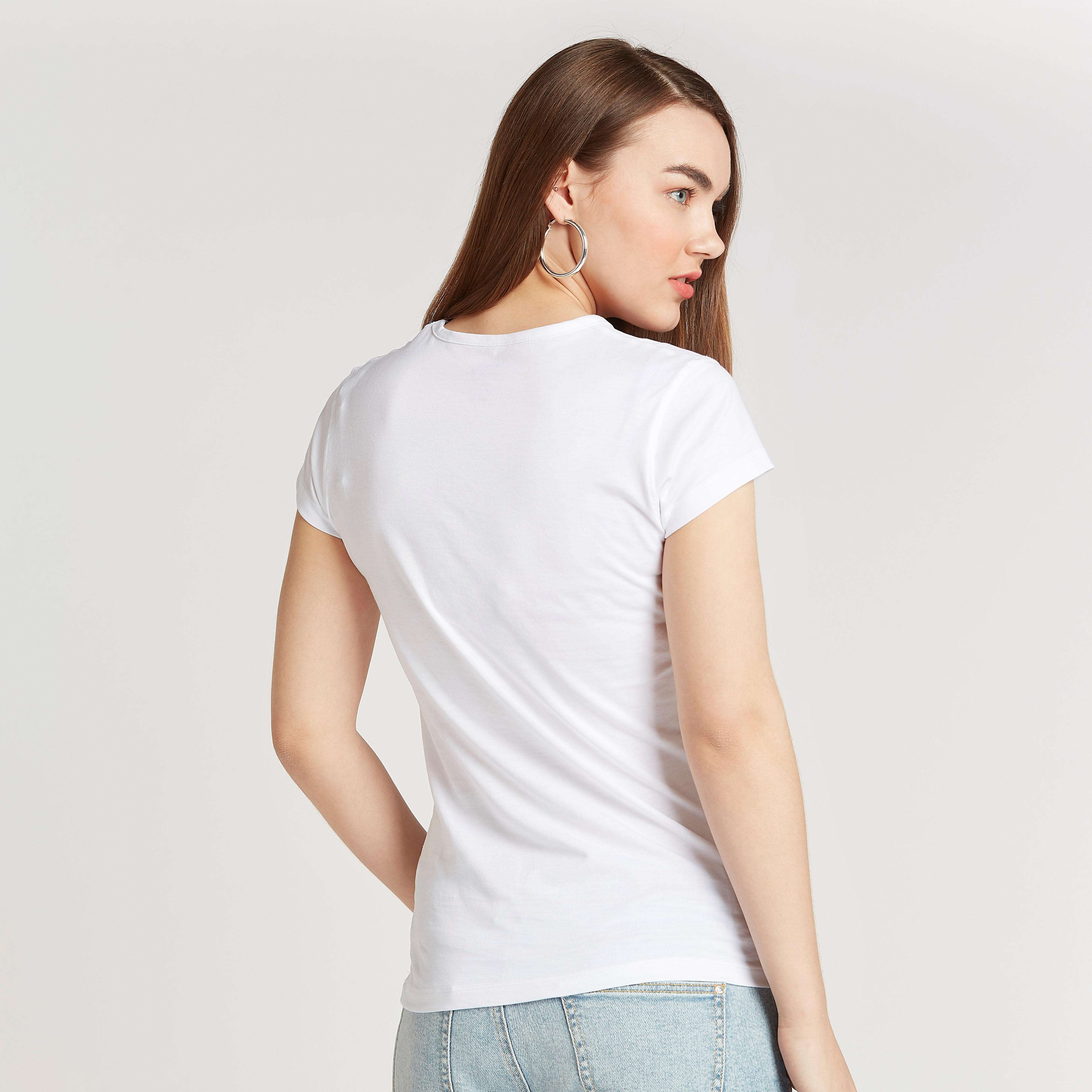 تيشيرت سليم بياقة ضيقة وأكمام كاب وطبعات جرافيك-women-clothing-tshirts-image-4