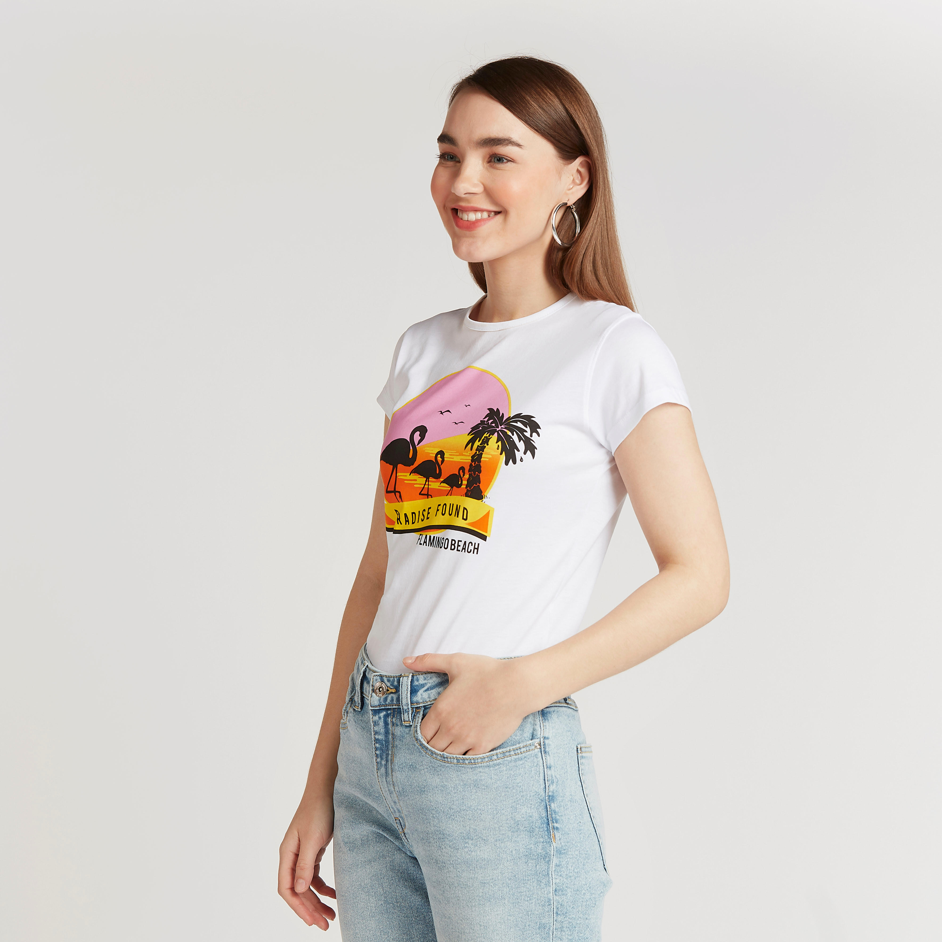 تيشيرت سليم بياقة ضيقة وأكمام كاب وطبعات جرافيك-women-clothing-tshirts-image-5