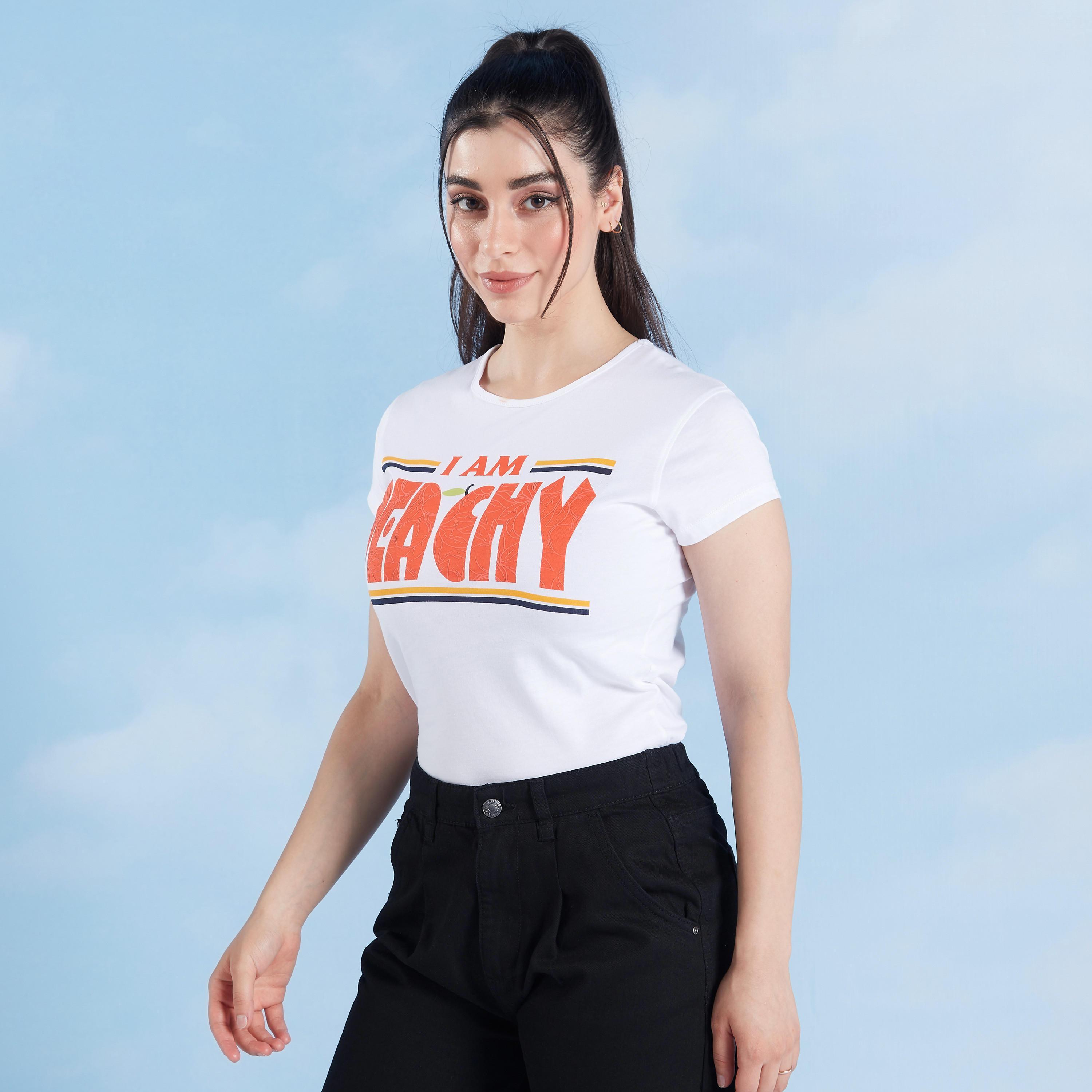 تيشيرت بقصة سليم وطبعات وياقة ضيّقة وأكمام كاب-women-clothing-tshirts-image-1