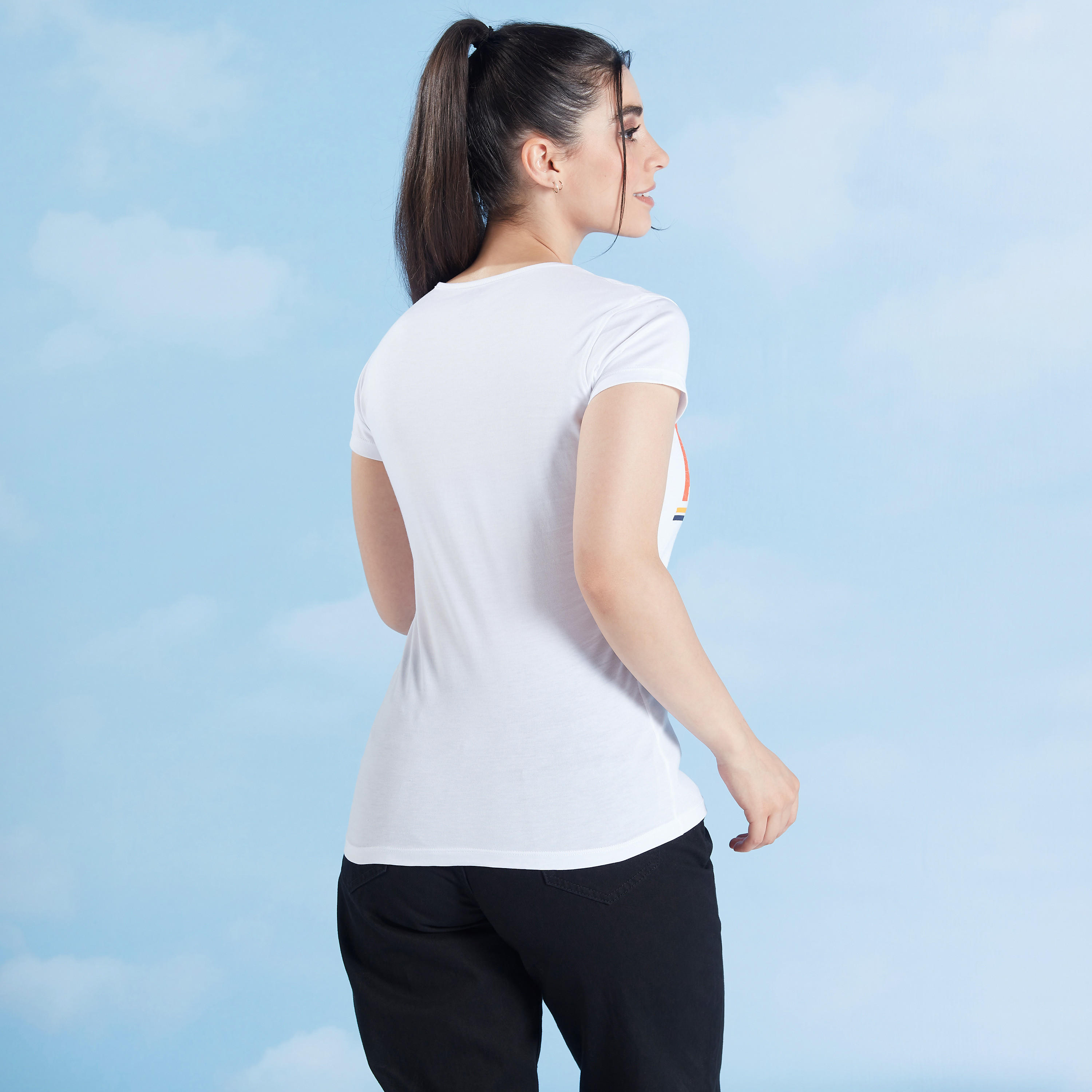 تيشيرت بقصة سليم وطبعات وياقة ضيّقة وأكمام كاب-women-clothing-tshirts-image-2