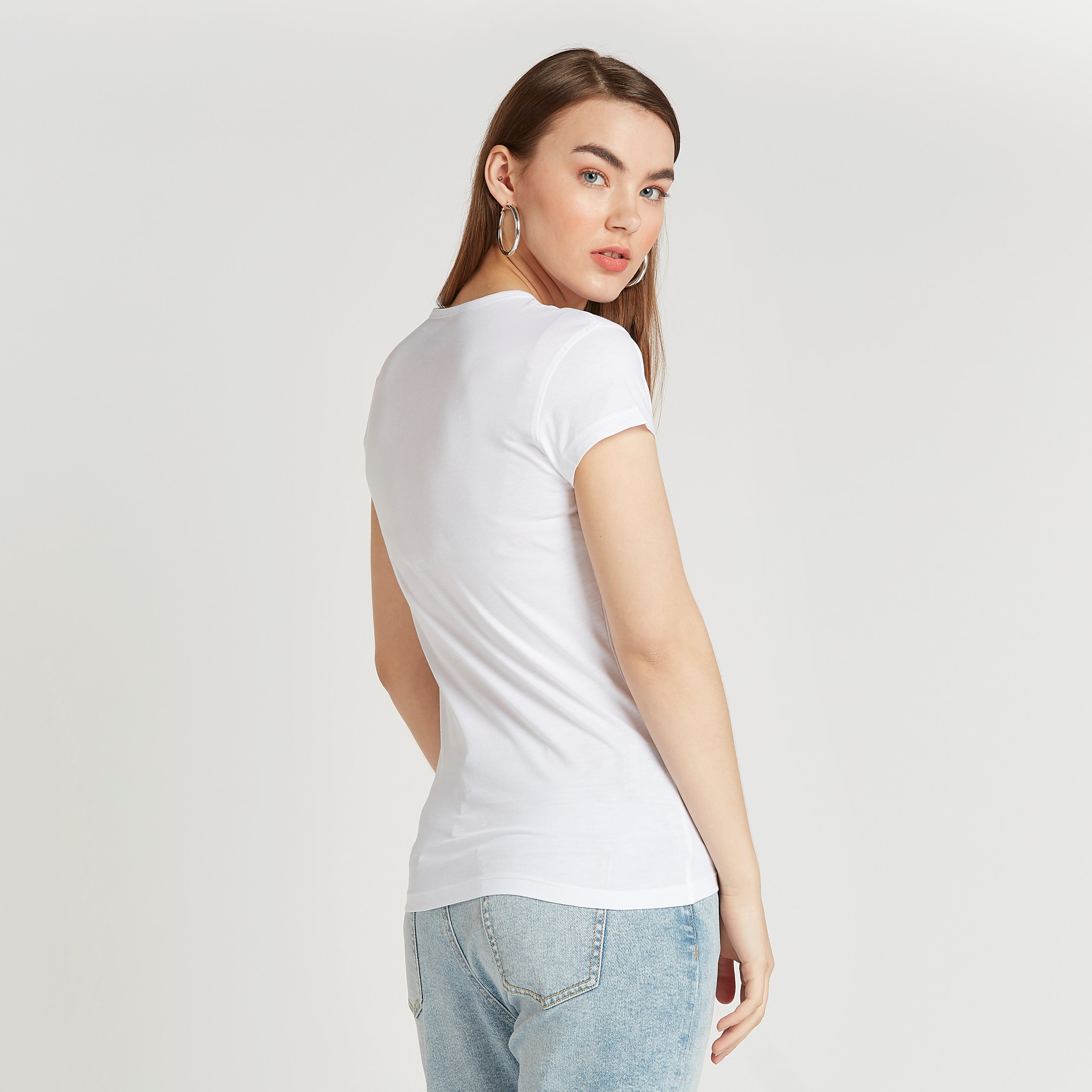 تيشيرت سليم بياقة مستديرة وأكمام كاب وطبعات جرافيك-women-clothing-tshirts-image-4
