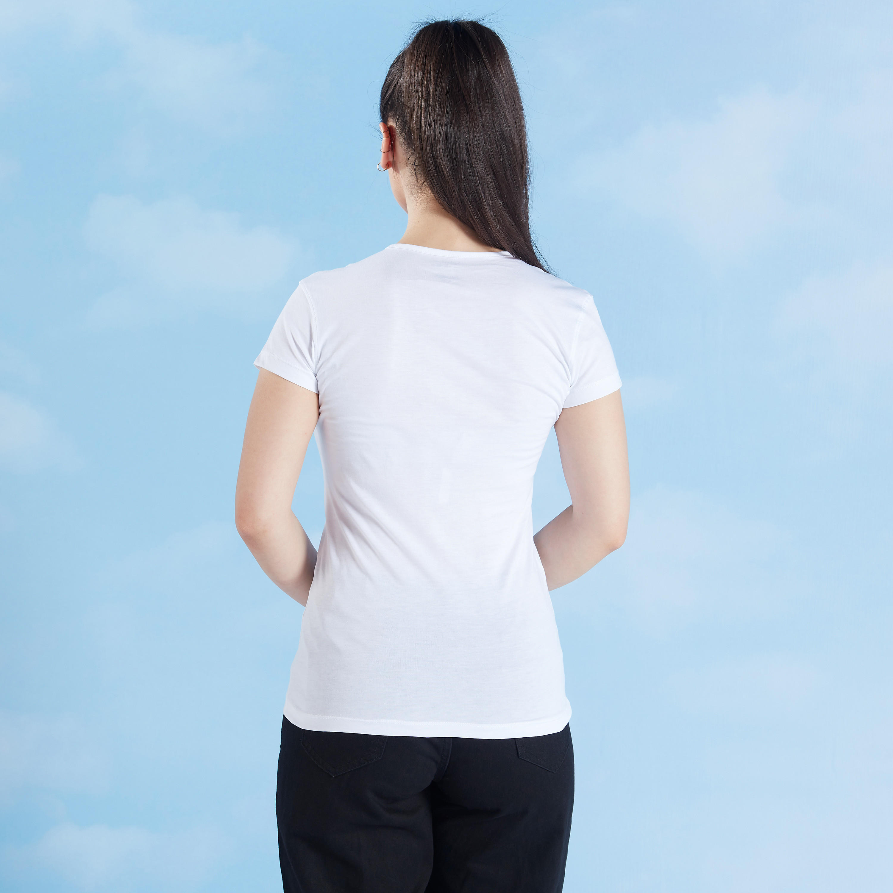 تيشيرت بقصة سليم وطبعات وياقة ضيّقة وأكمام كاب-women-clothing-tshirts-image-5