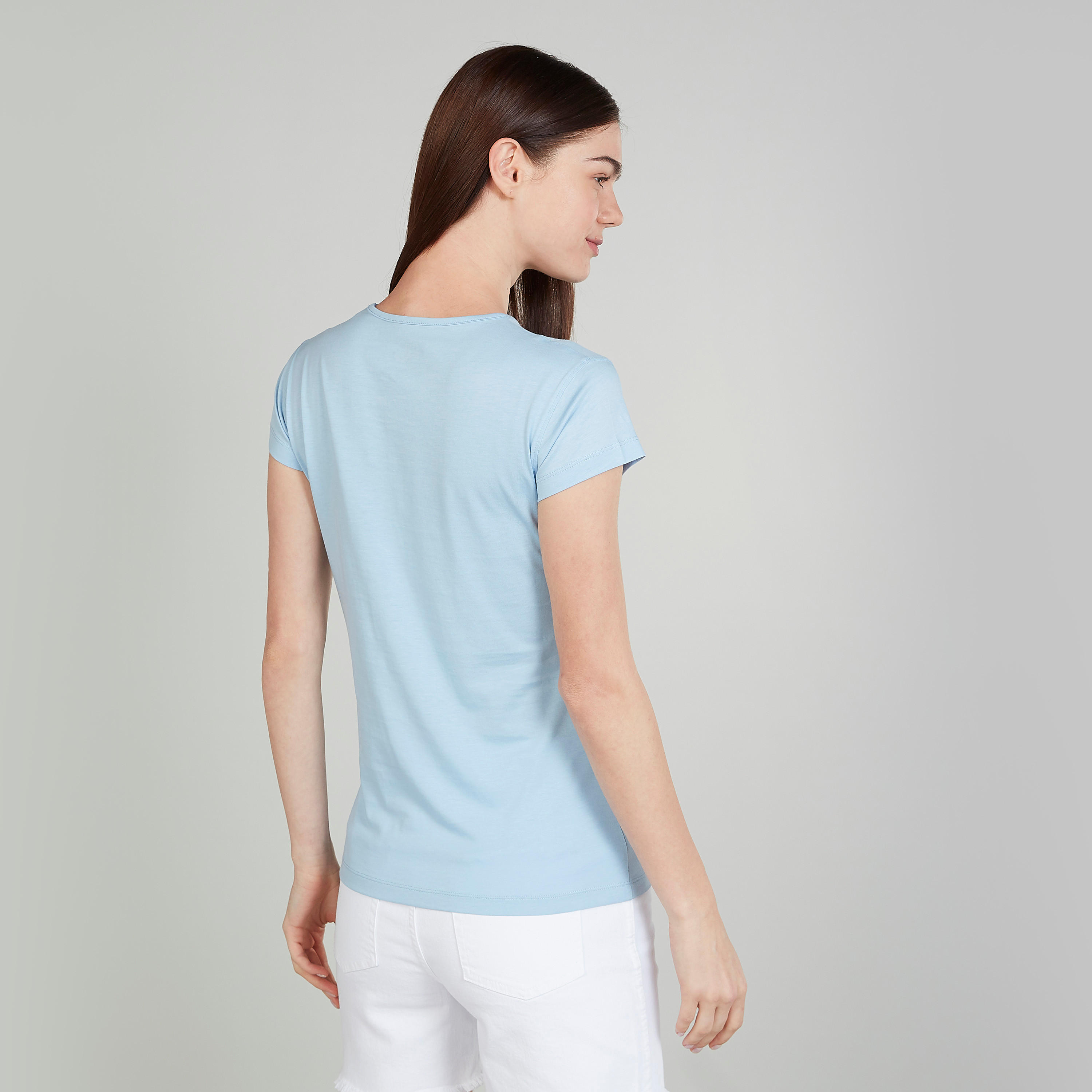 تيشيرت بقصة سليم وطبعات وياقة ضيّقة وأكمام كاب-women-clothing-tshirts-image-4