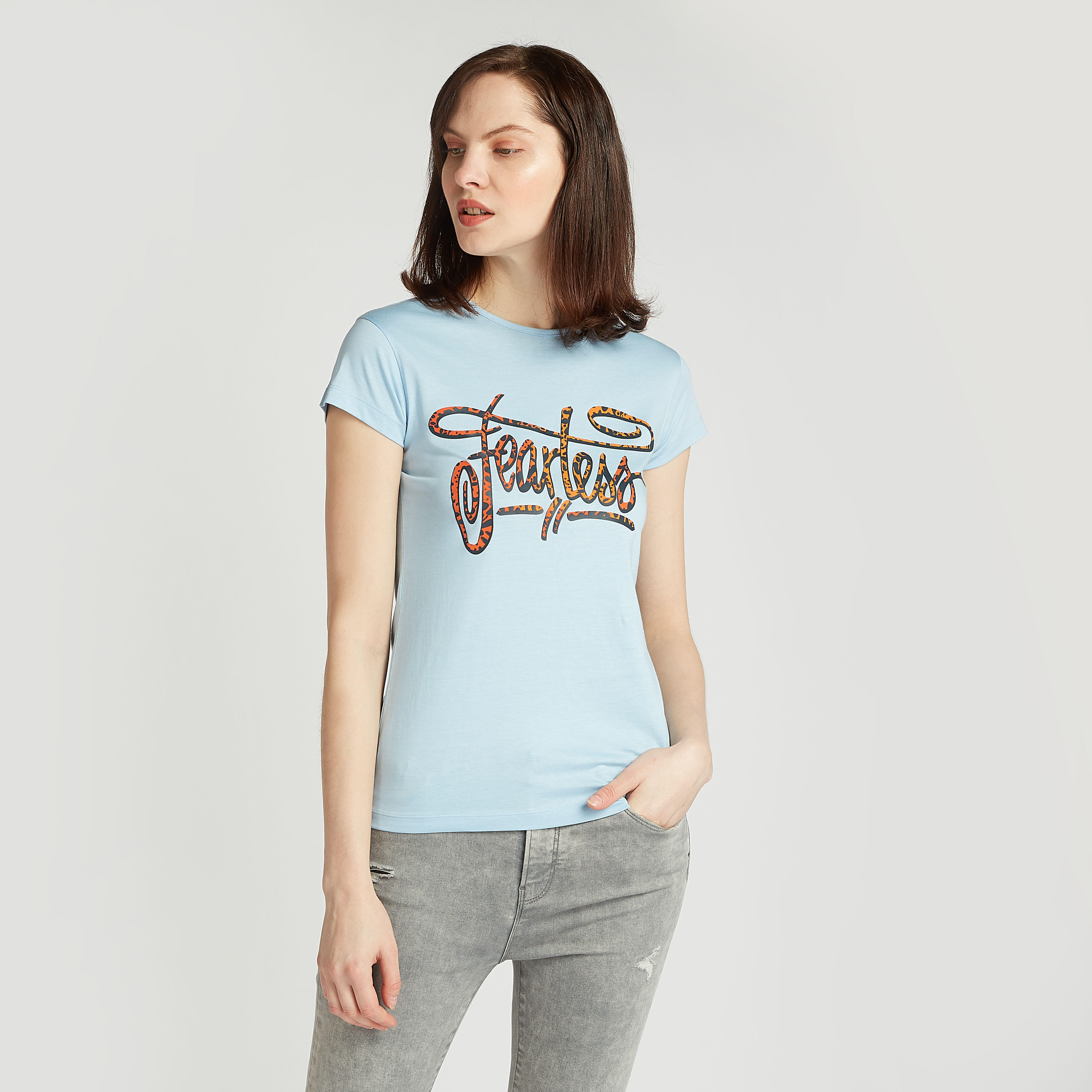 تيشيرت سليم بياقة مستديرة وأكمام كاب وطبعات تيبوغرافيك-women-clothing-tshirts-image-1