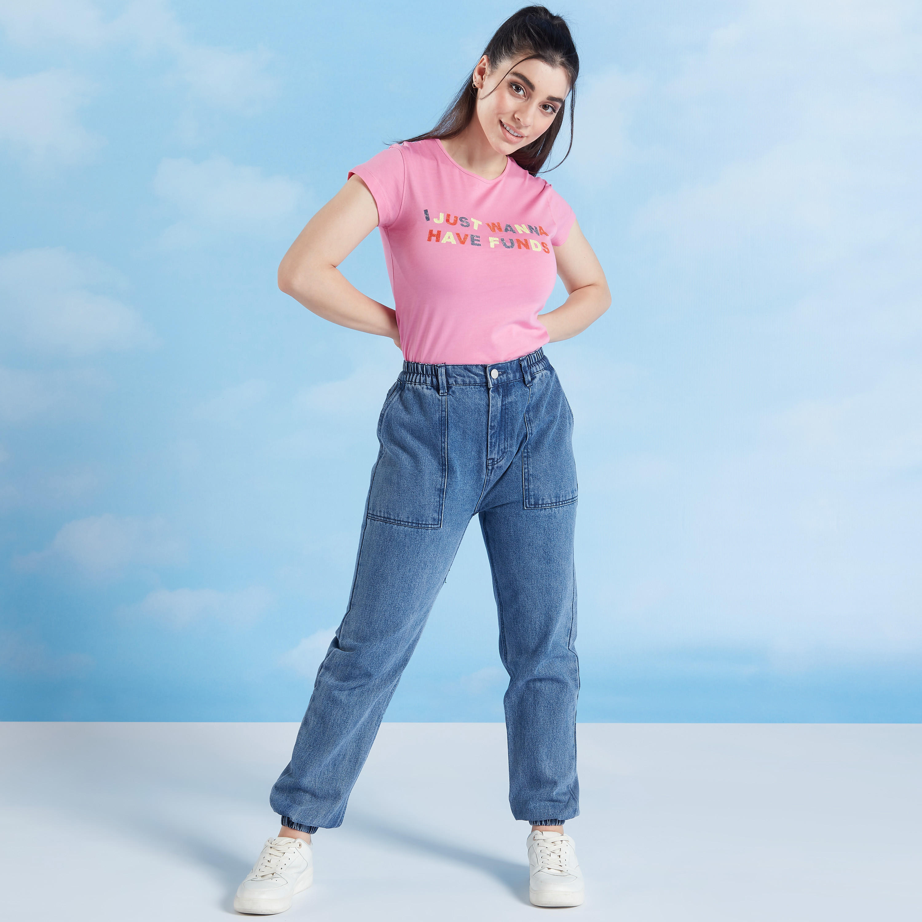 تيشيرت سليم بطبعات وياقة ضيّقة وأكمام كاب-women-clothing-tshirts-image-2