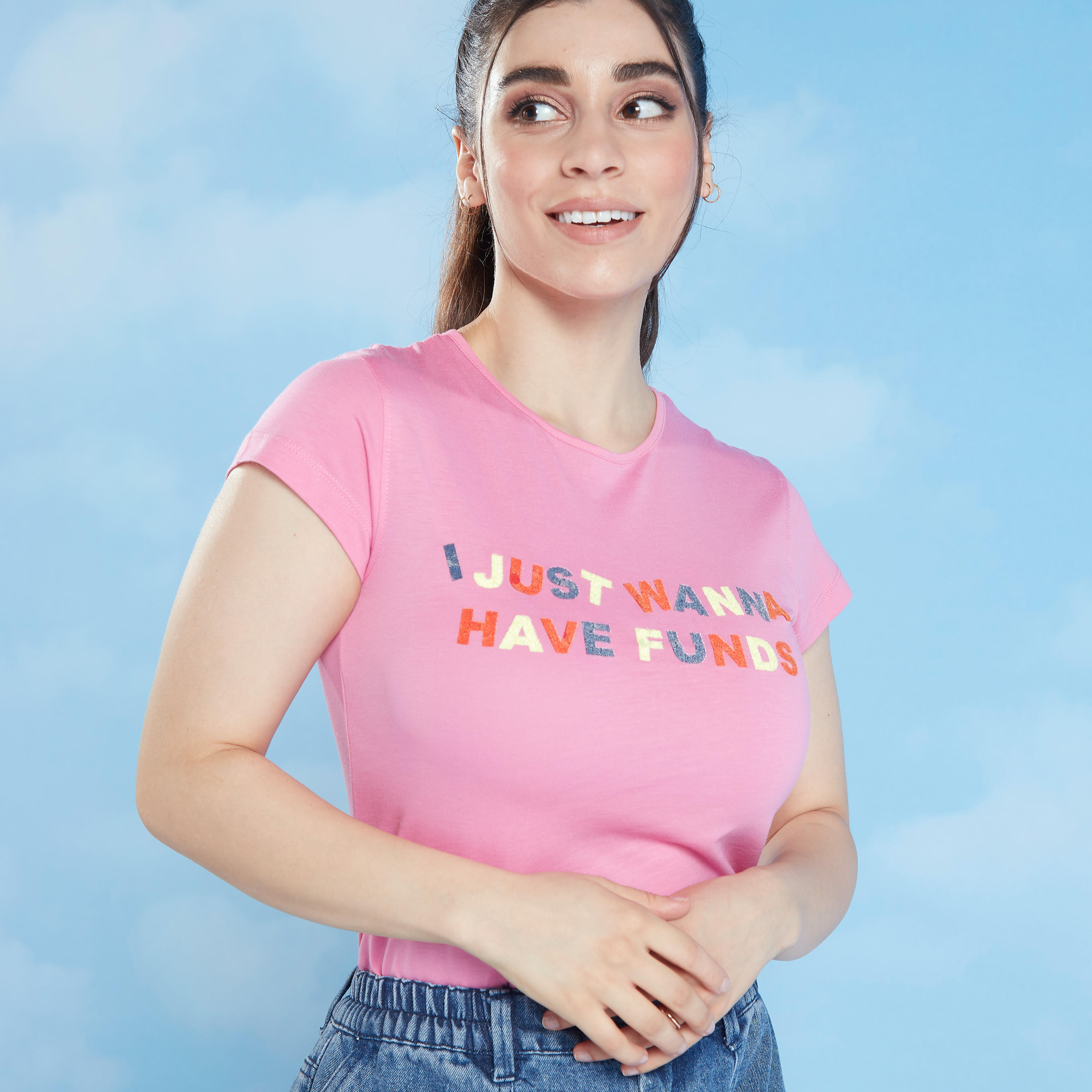 تيشيرت سليم بطبعات وياقة ضيّقة وأكمام كاب-women-clothing-tshirts-image-3