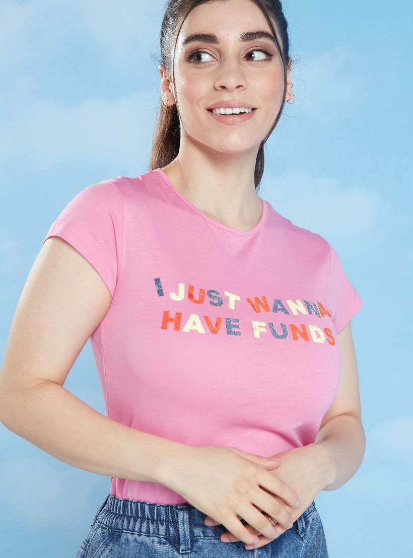 تيشيرت سليم بطبعات وياقة ضيّقة وأكمام كاب-women-clothing-tshirts-image-3
