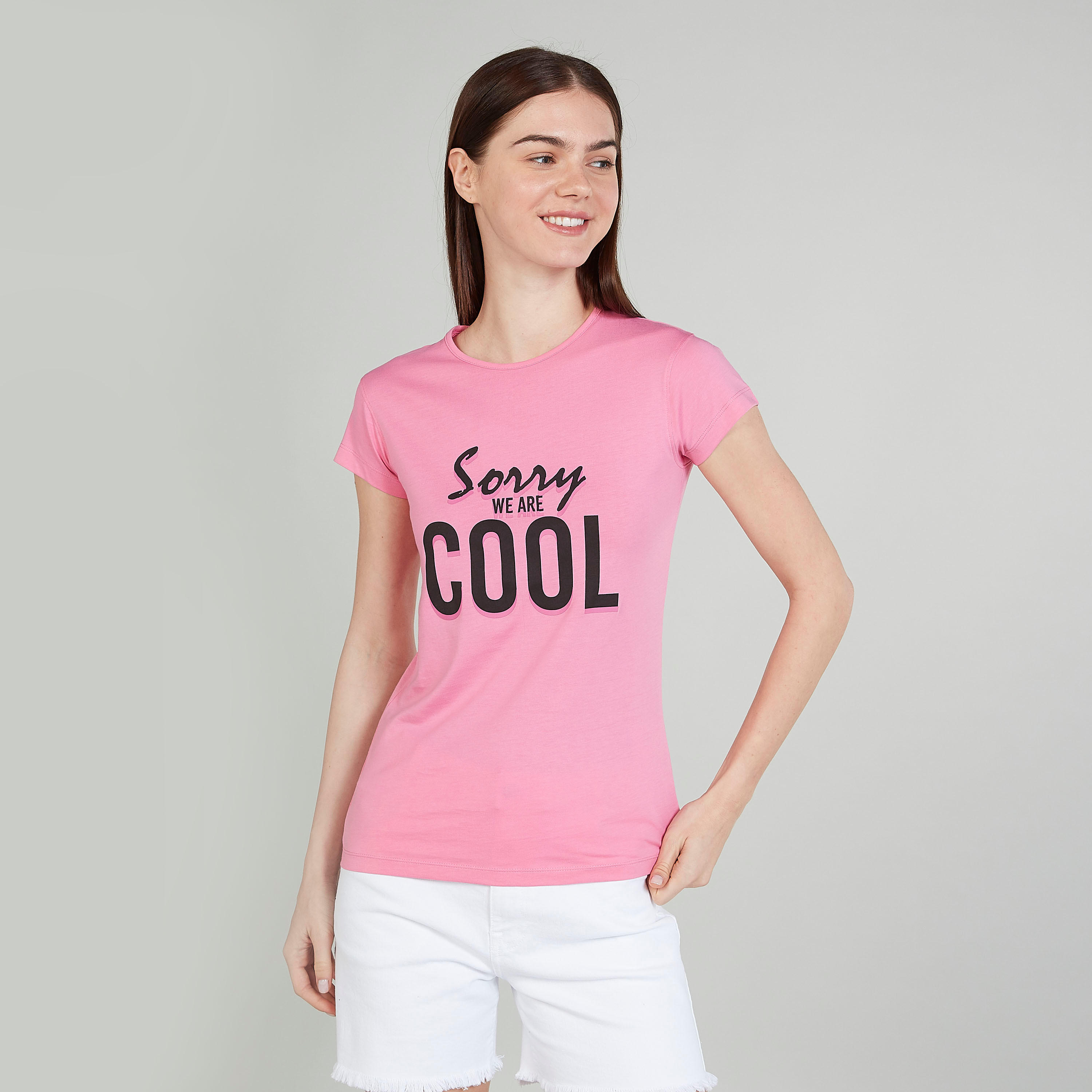 تيشيرت سليم بطبعات وياقة ضيّقة وأكمام كاب-women-clothing-tshirts-image-1