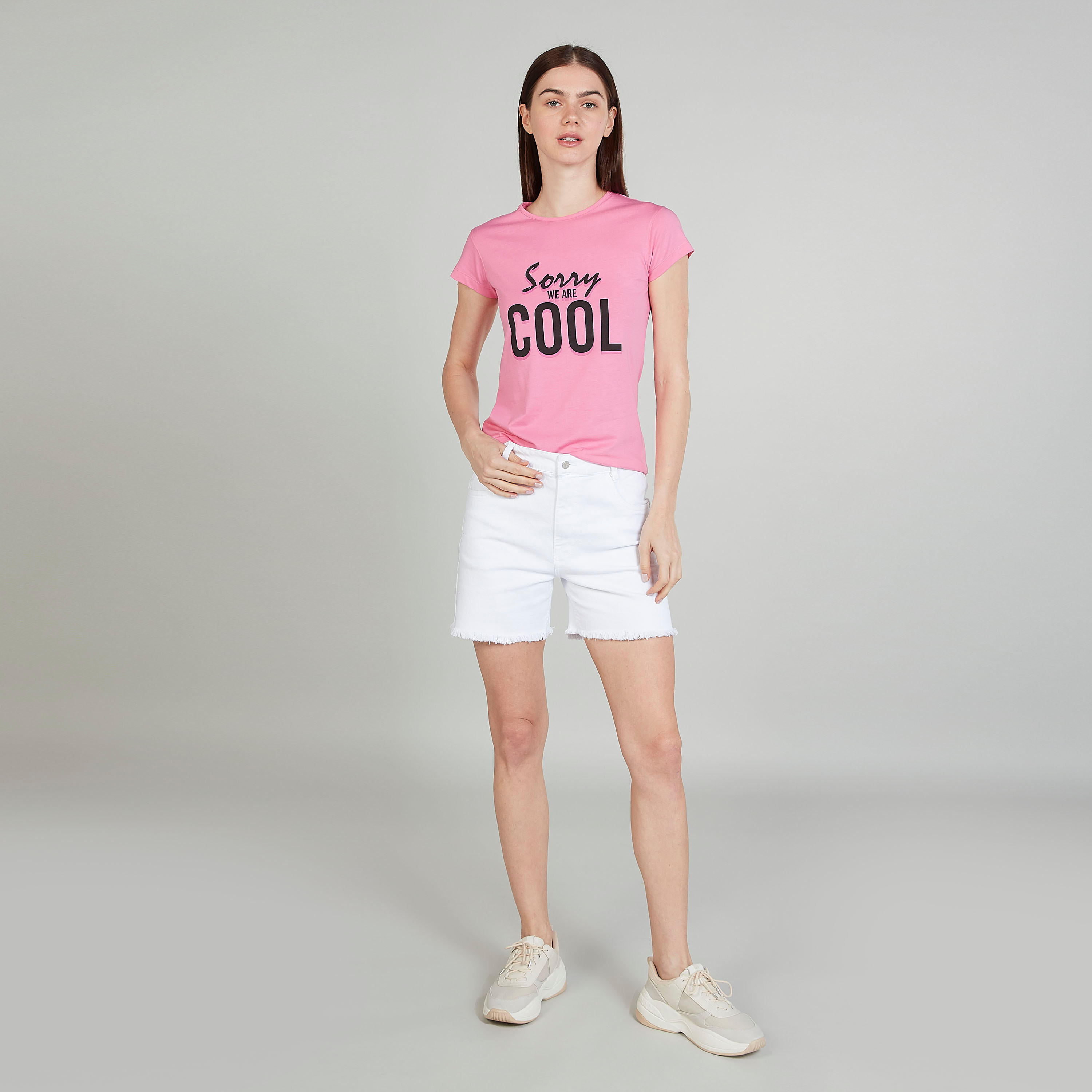 تيشيرت سليم بطبعات وياقة ضيّقة وأكمام كاب-women-clothing-tshirts-image-2