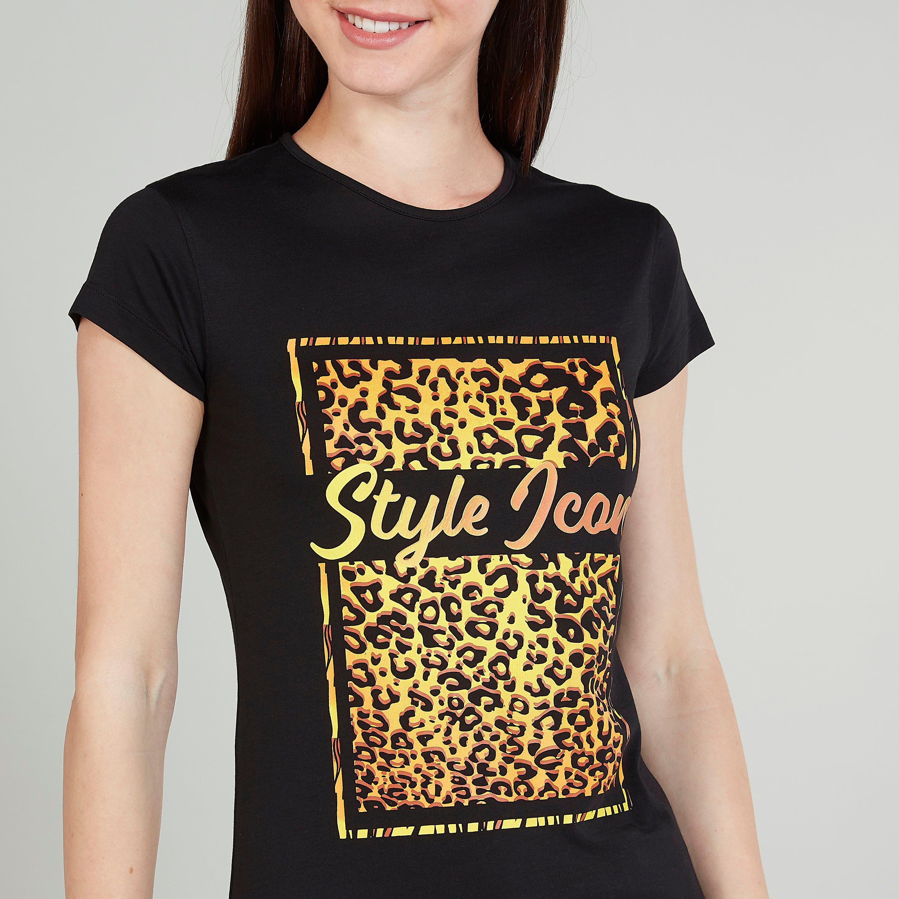 تيشيرت سليم بطبعات وياقة ضيّقة وأكمام كاب-women-clothing-tshirts-image-3