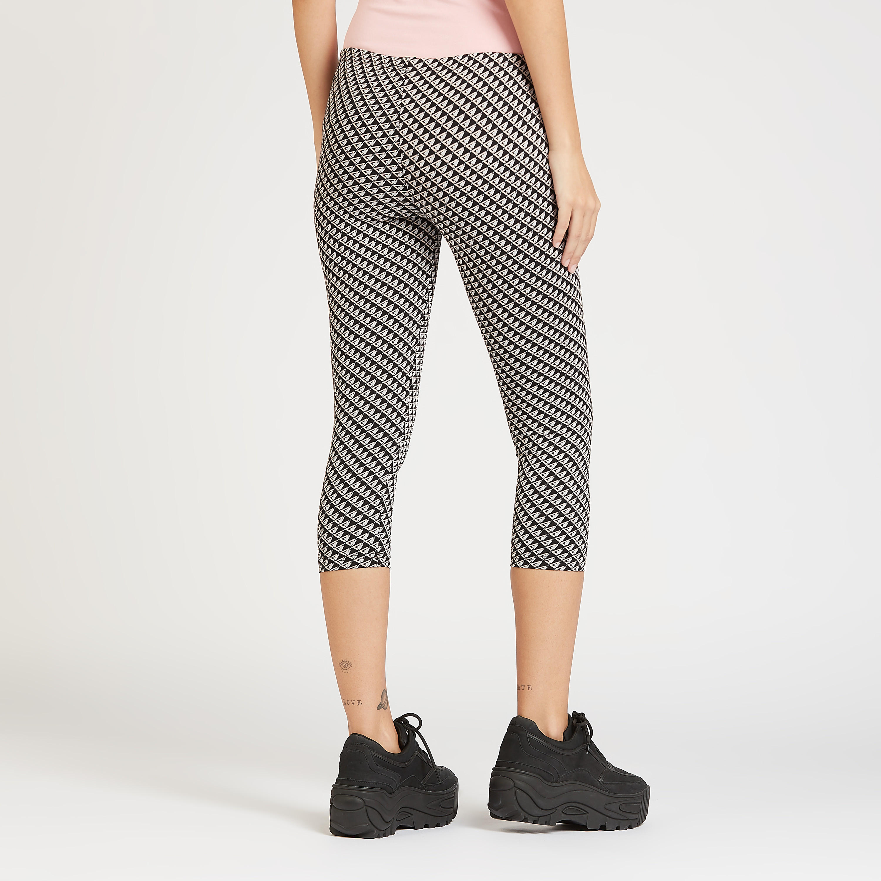 بنطلون ليقنز بطول 3/4 وخصر مطّاطي وطبعات-women-clothing-bottoms-leggings-image-4