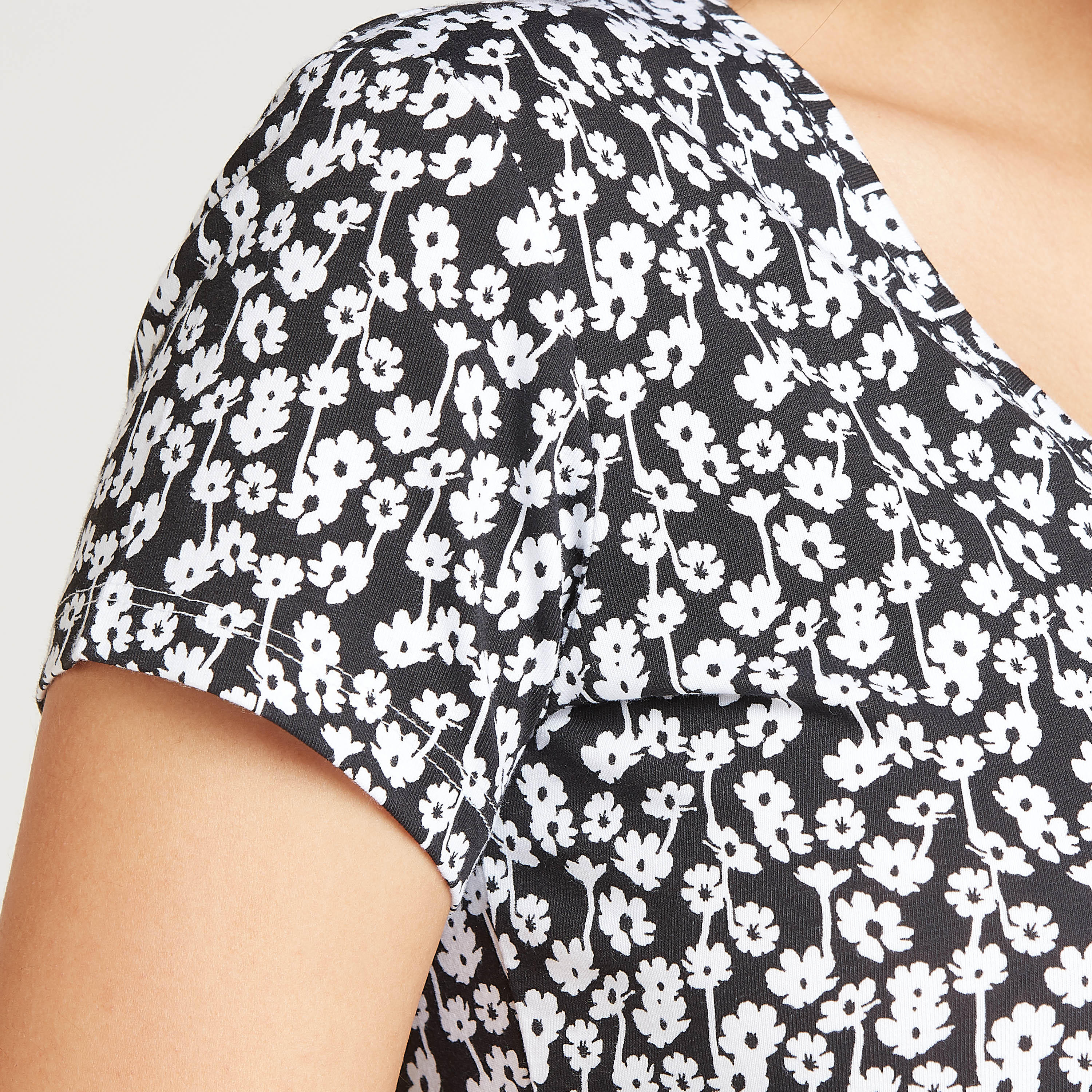 Floral Print T-shirt with V-neck and Short Sleeves-women-clothing-tshirts-image-3
