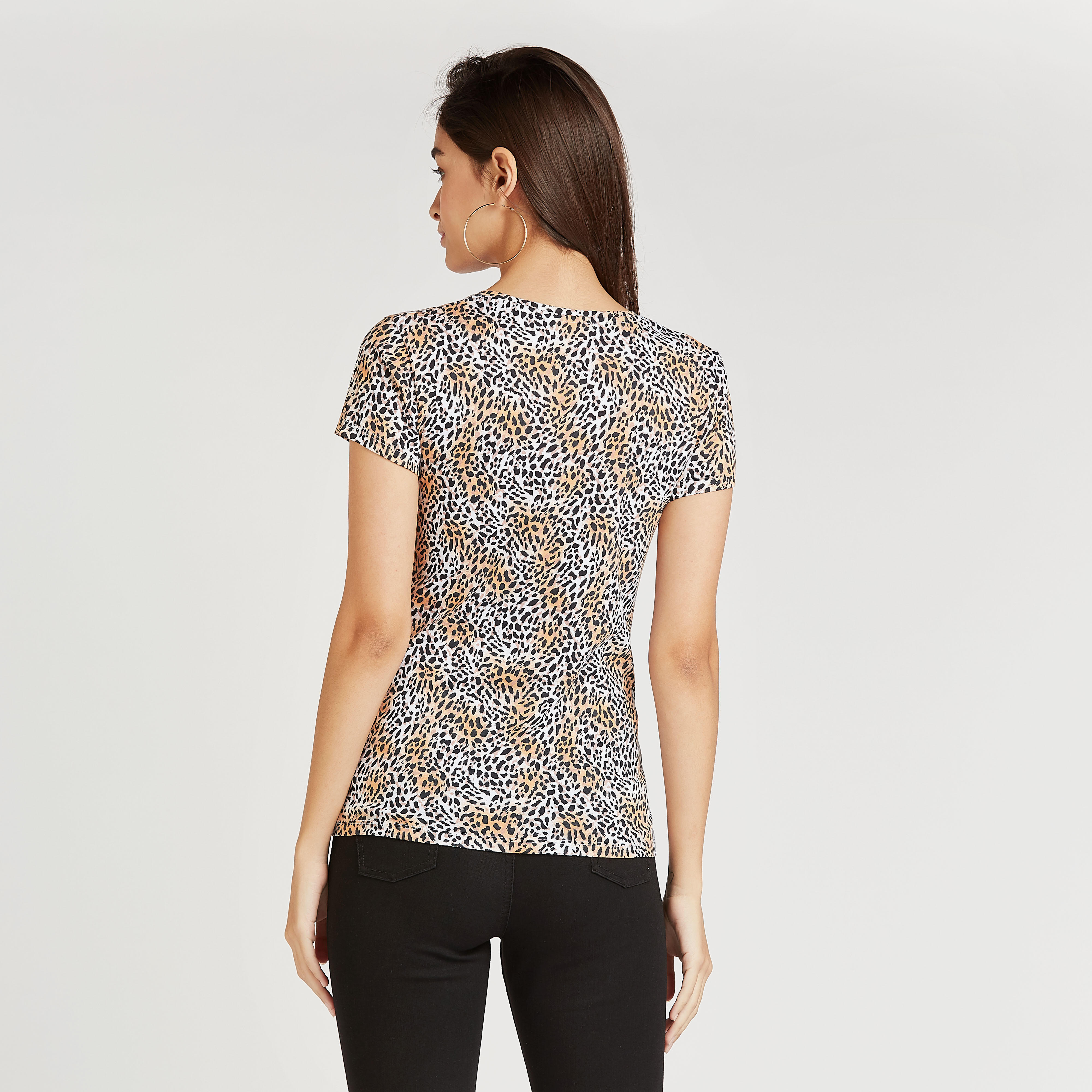 تيشيرت بياقة V وأكمام قصيرة وطبعات حيوانات-women-clothing-tshirts-image-4