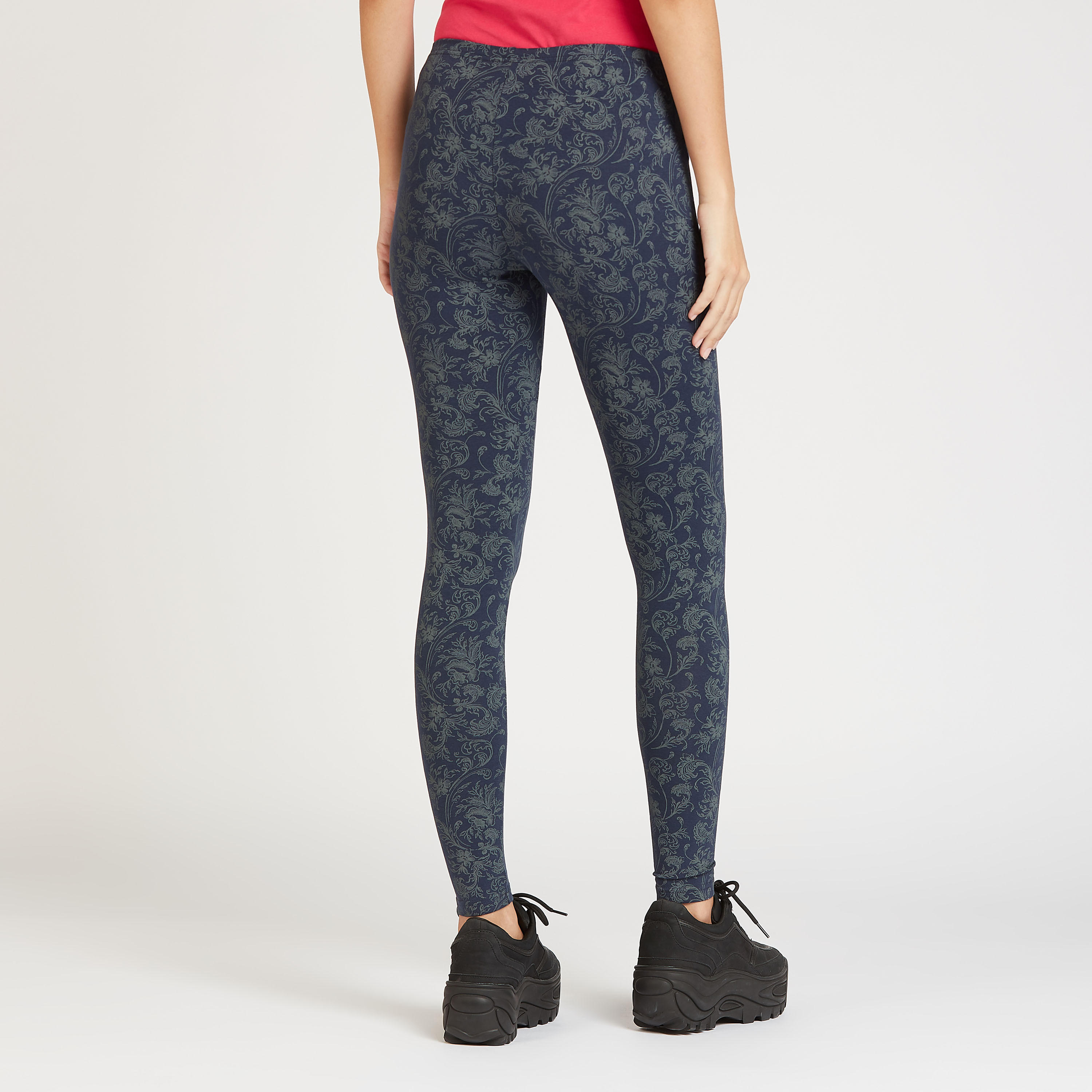 بنطلون ليقنز بخصر مطّاطي وطبعات-women-clothing-bottoms-leggings-image-2