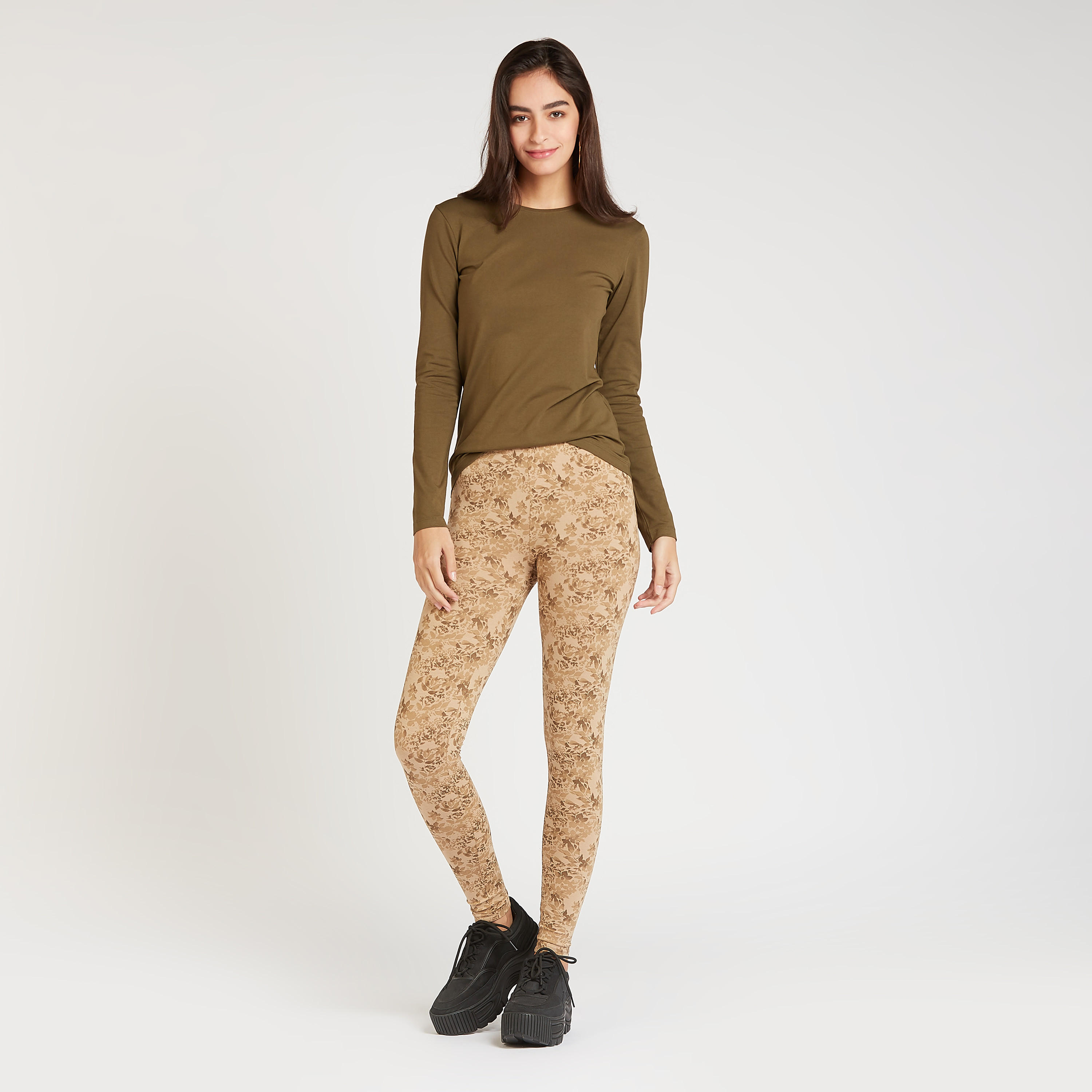 بنطلون ليقنز بخصر مطّاطي وطبعات-women-clothing-bottoms-leggings-image-2