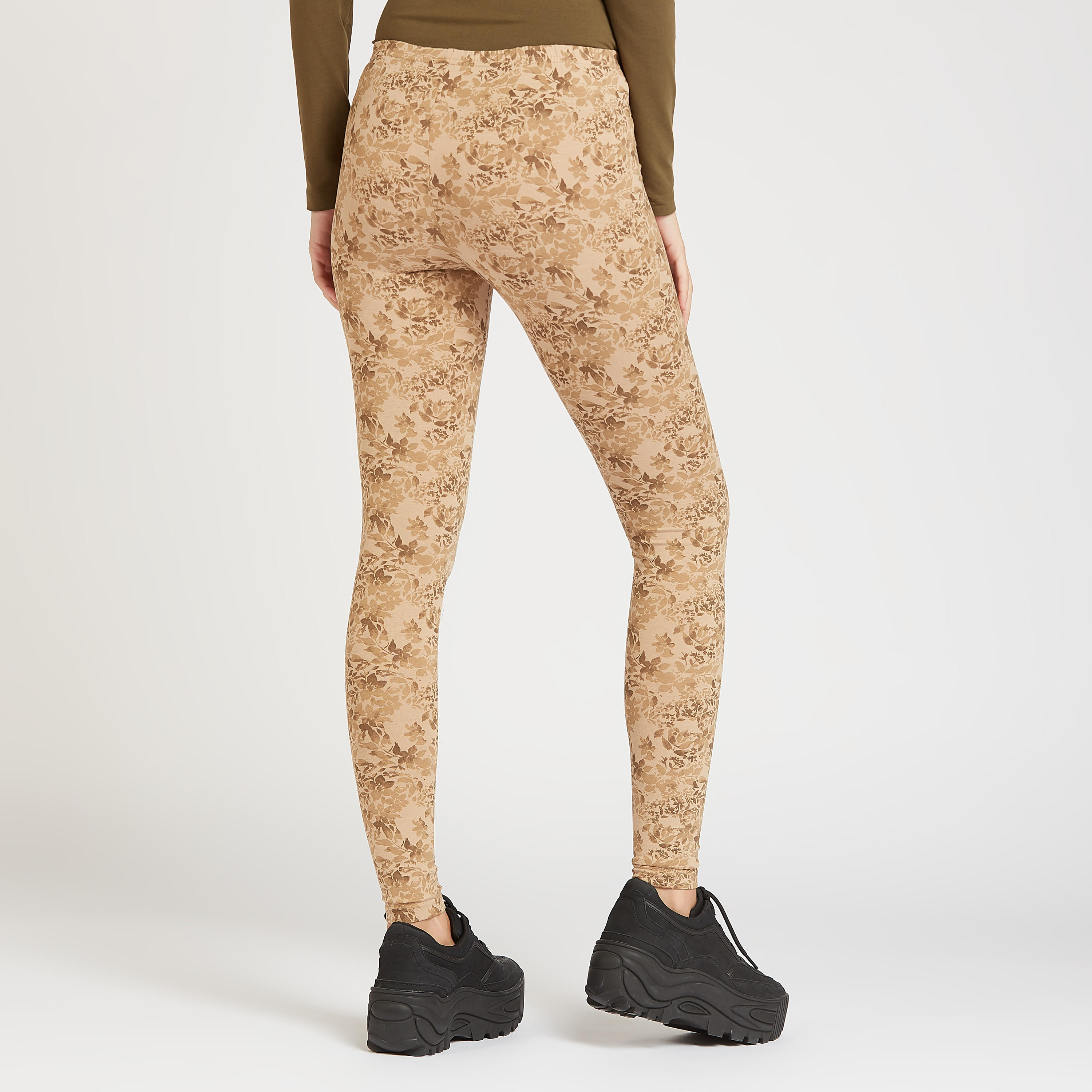 بنطلون ليقنز بخصر مطّاطي وطبعات-women-clothing-bottoms-leggings-image-4