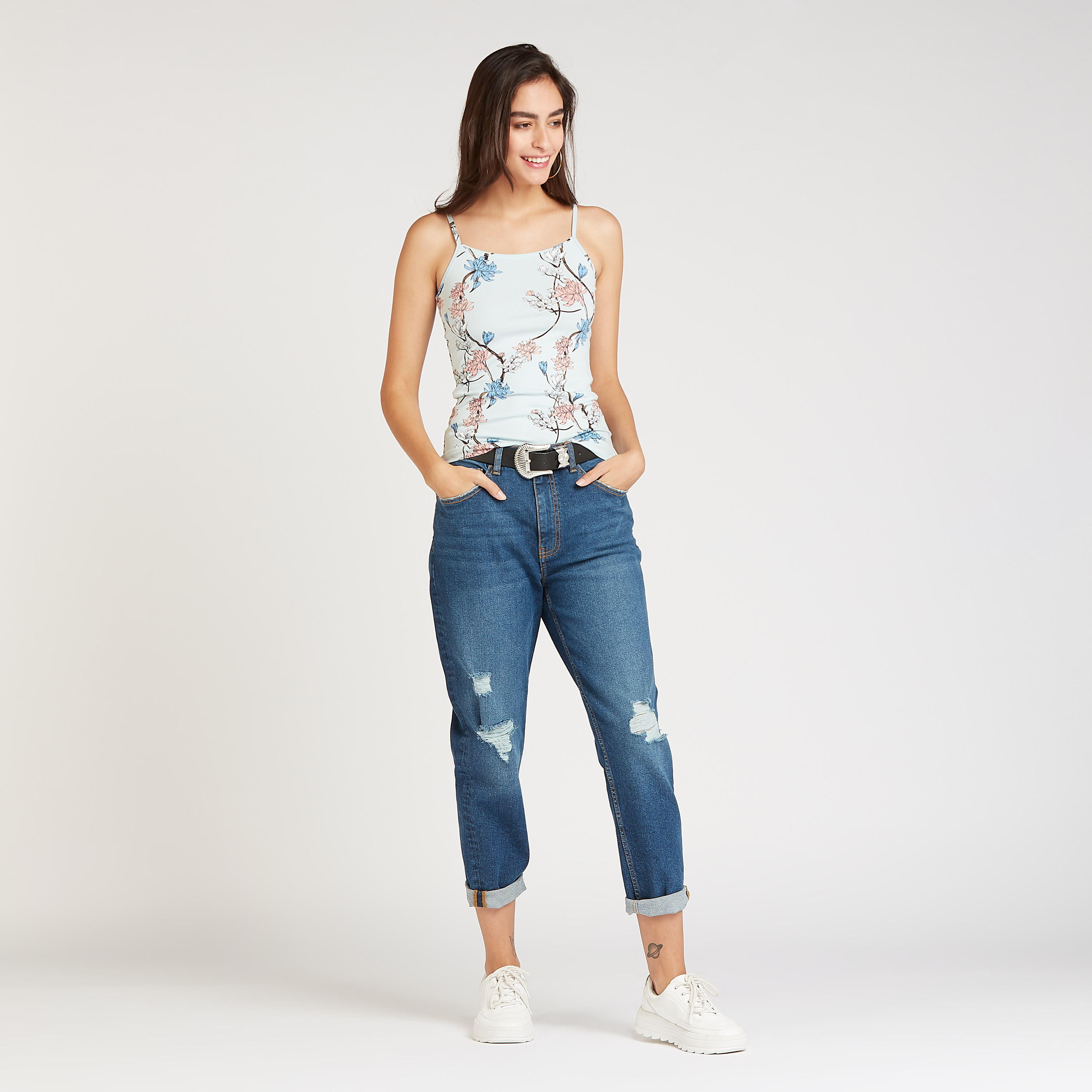 بلوزة مستدام كامي بطبعات أزهار بياقة عميقة وحمّالات رفيعة-women-clothing-tshirts-image-2