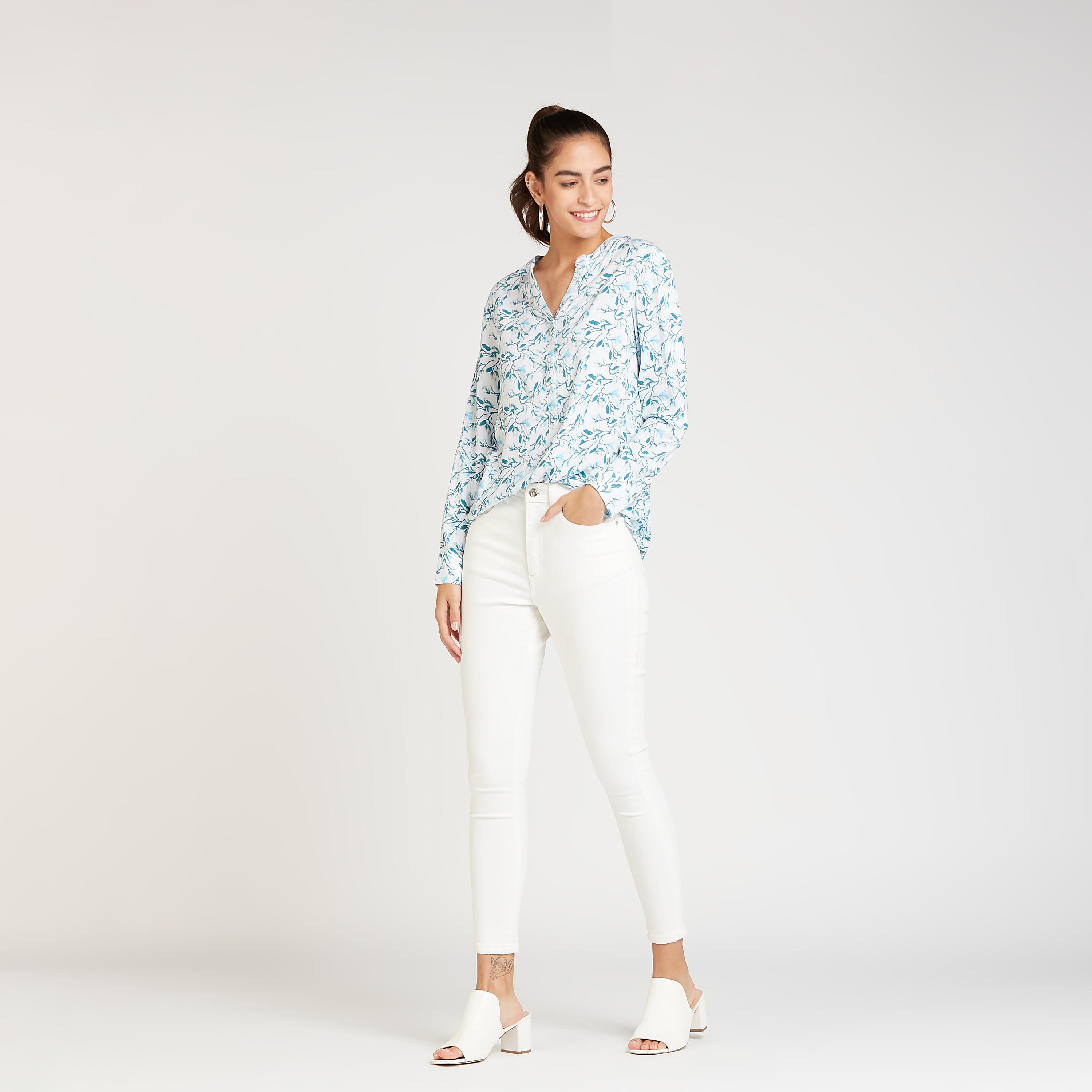 بلوزة بأكمام طويلة وحوّاف غير مستوية وطبعات-women-clothing-shirtsandblouses-blouses-image-2
