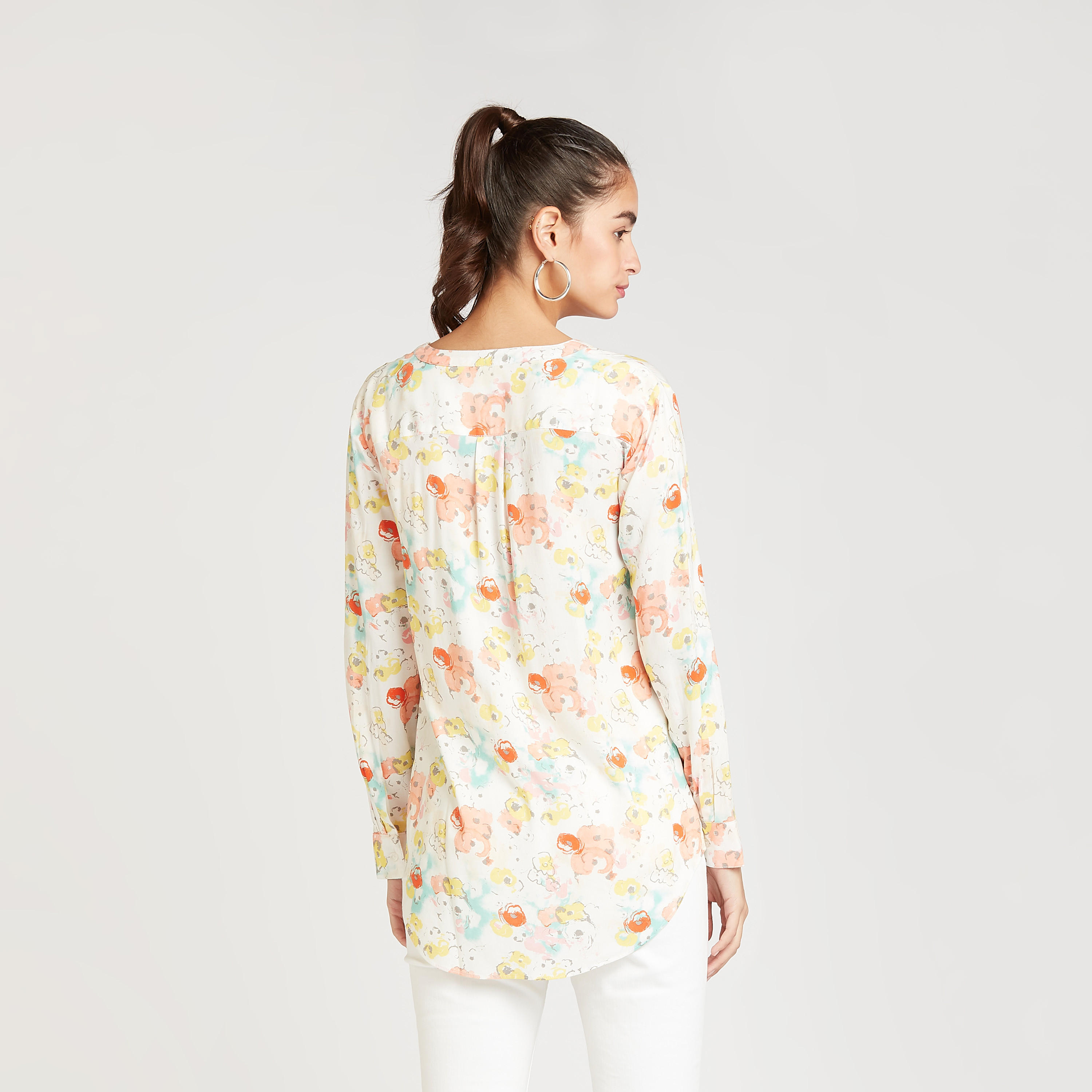 بلوزة بأكمام طويلة وحوّاف غير مستوية و طبعات أزهار-women-clothing-shirtsandblouses-blouses-image-4