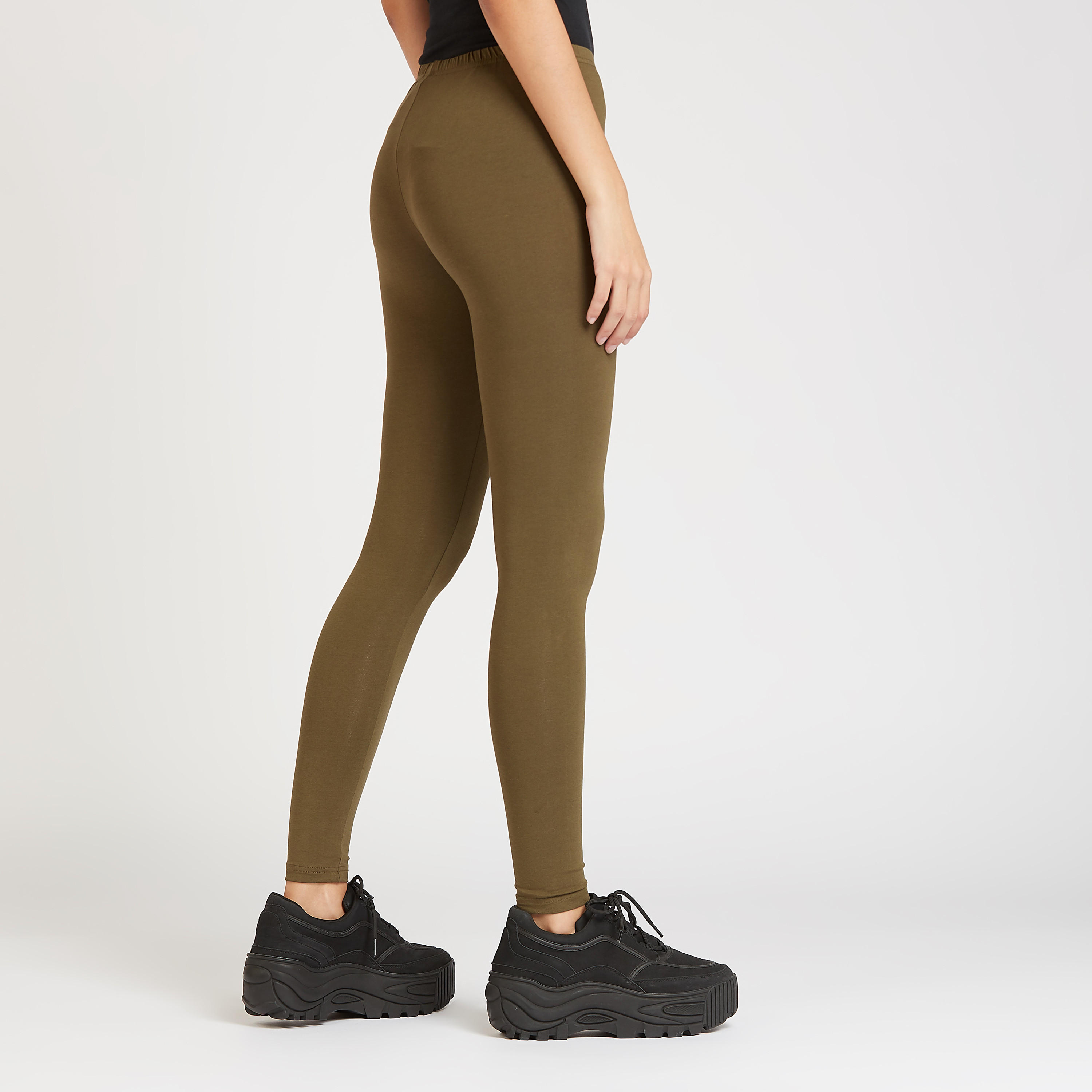 بنطلون ليقنز سادة بخصر مطّاطي-women-clothing-bottoms-leggings-image-2