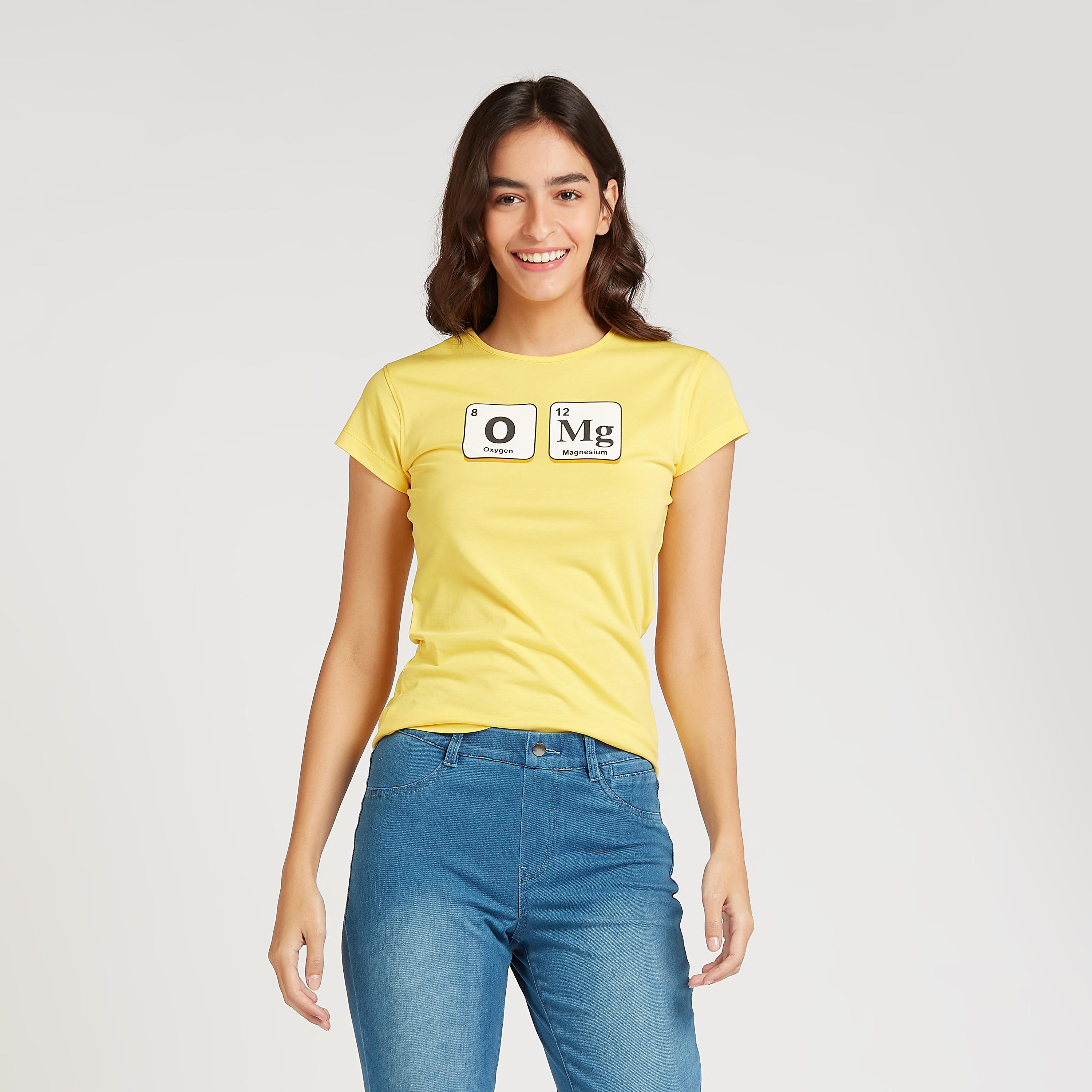 تيشيرت مستدام سليم فيت بياقة مستديرة وأكمام كاب وطبعات-women-clothing-tshirts-image-1