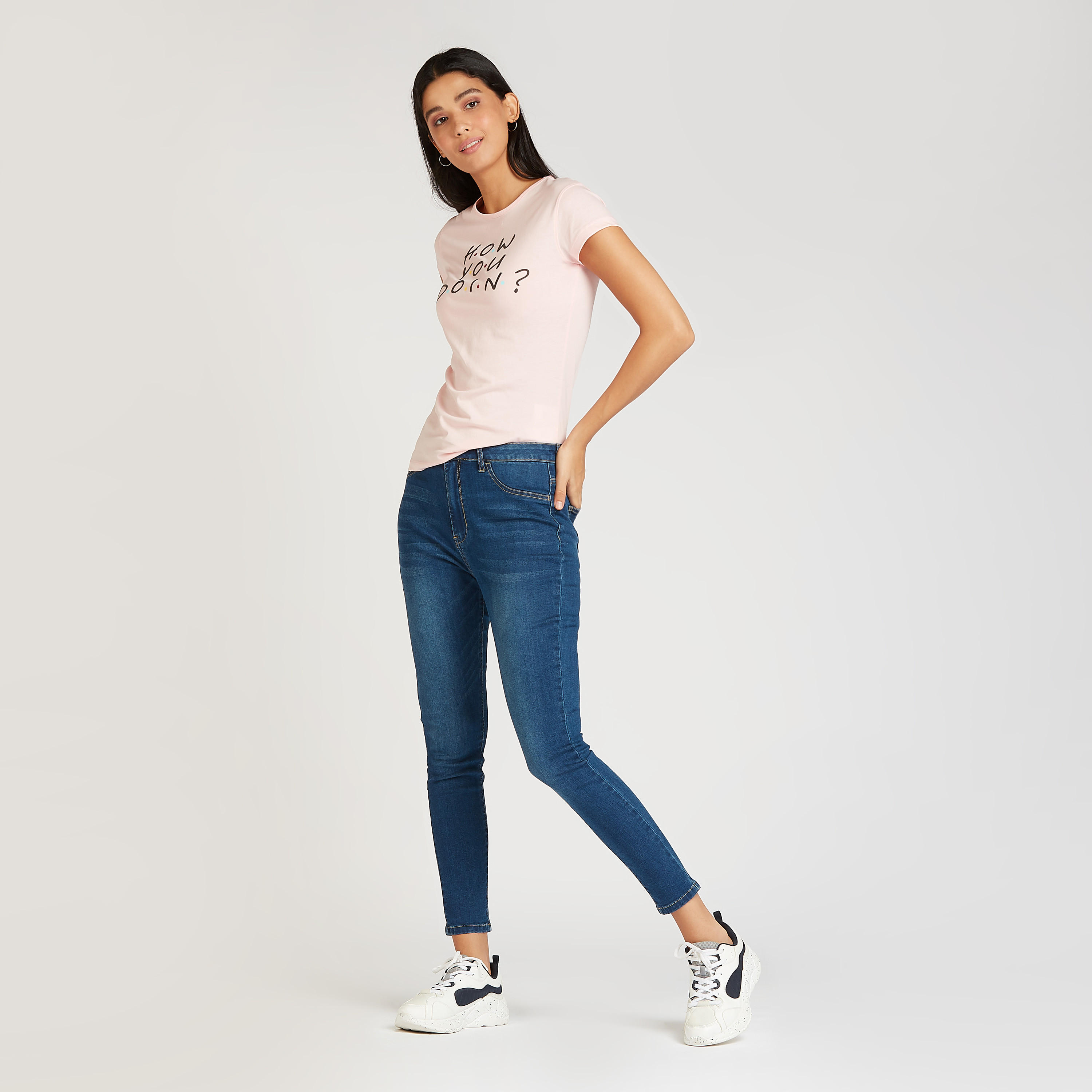 تيشيرت مستدام سليم فيت بياقة ضيقة وأكمام قصيرة وطبعات-women-clothing-tshirts-image-2