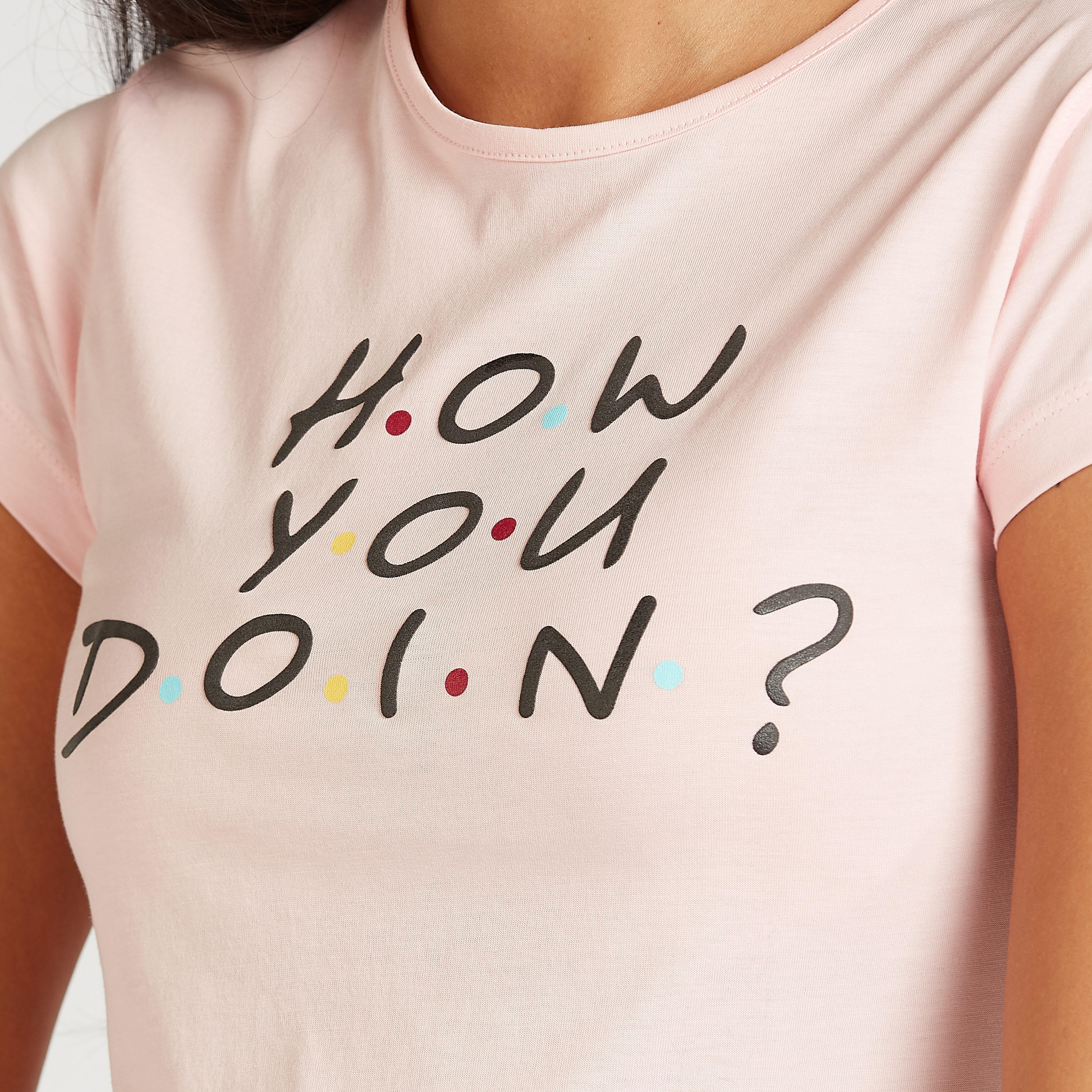 تيشيرت مستدام سليم فيت بياقة ضيقة وأكمام قصيرة وطبعات-women-clothing-tshirts-image-3
