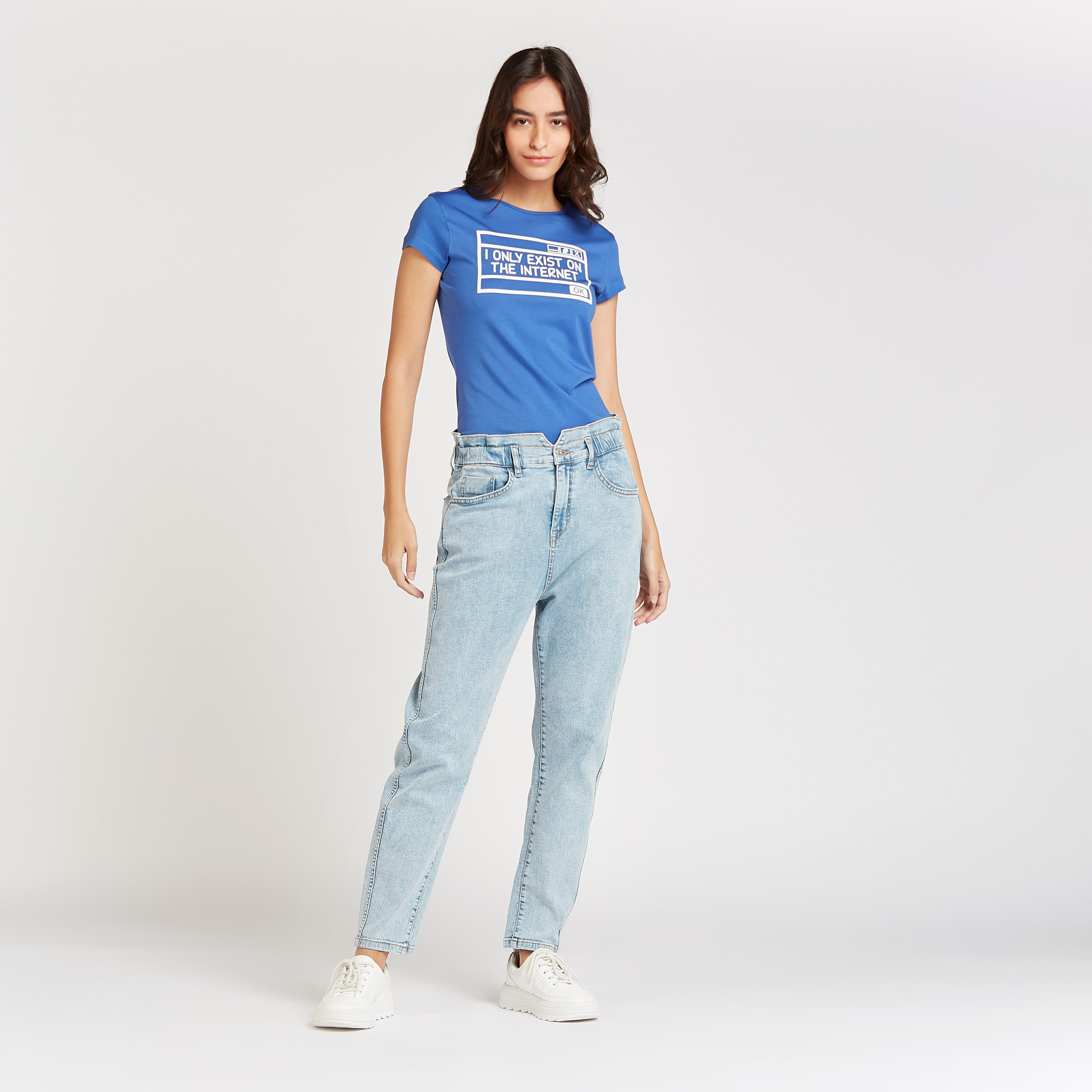 تيشيرت سليم بياقة ضيقة وأكمام كاب وطبعات-women-clothing-tshirts-image-2