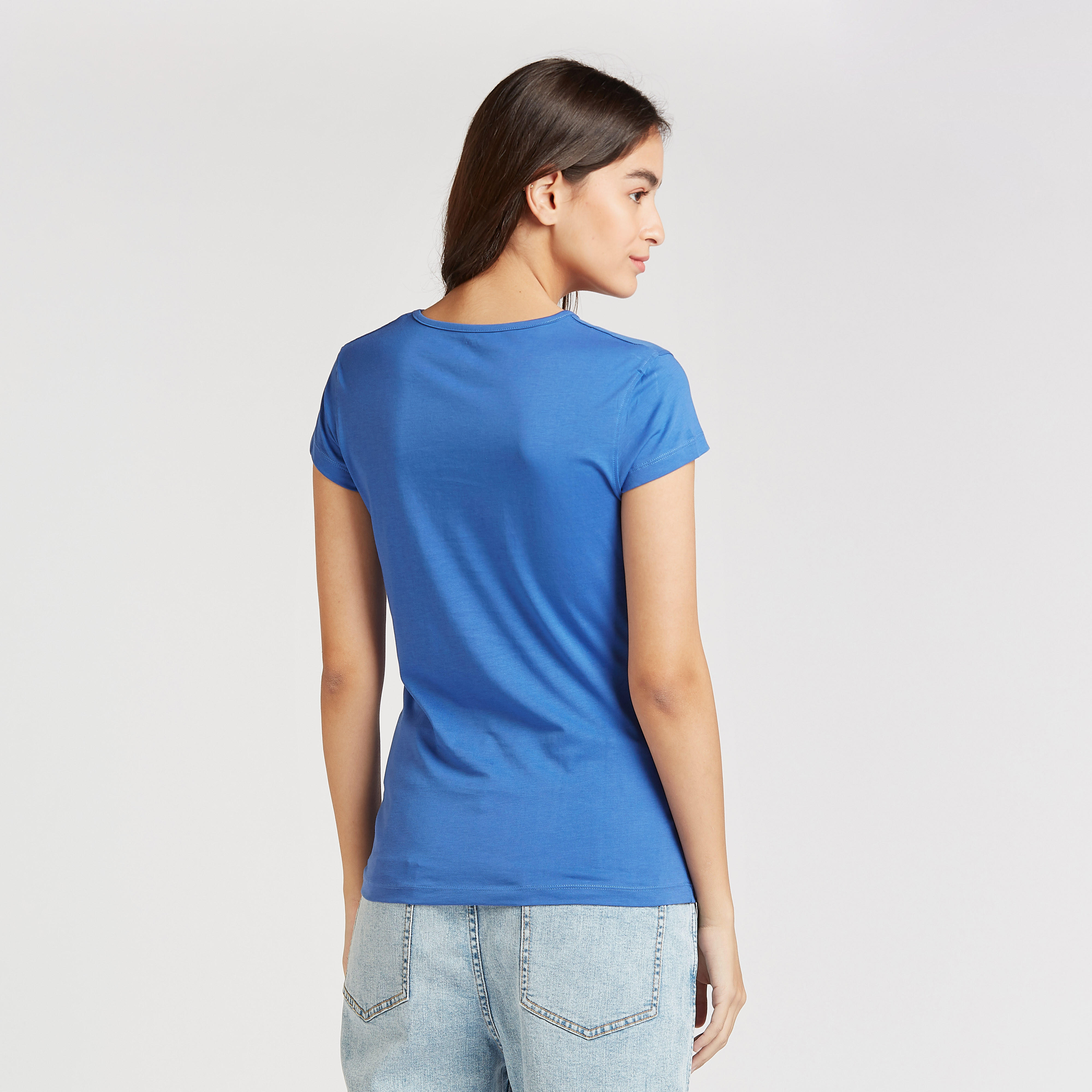 تيشيرت سليم بياقة ضيقة وأكمام كاب وطبعات-women-clothing-tshirts-image-5