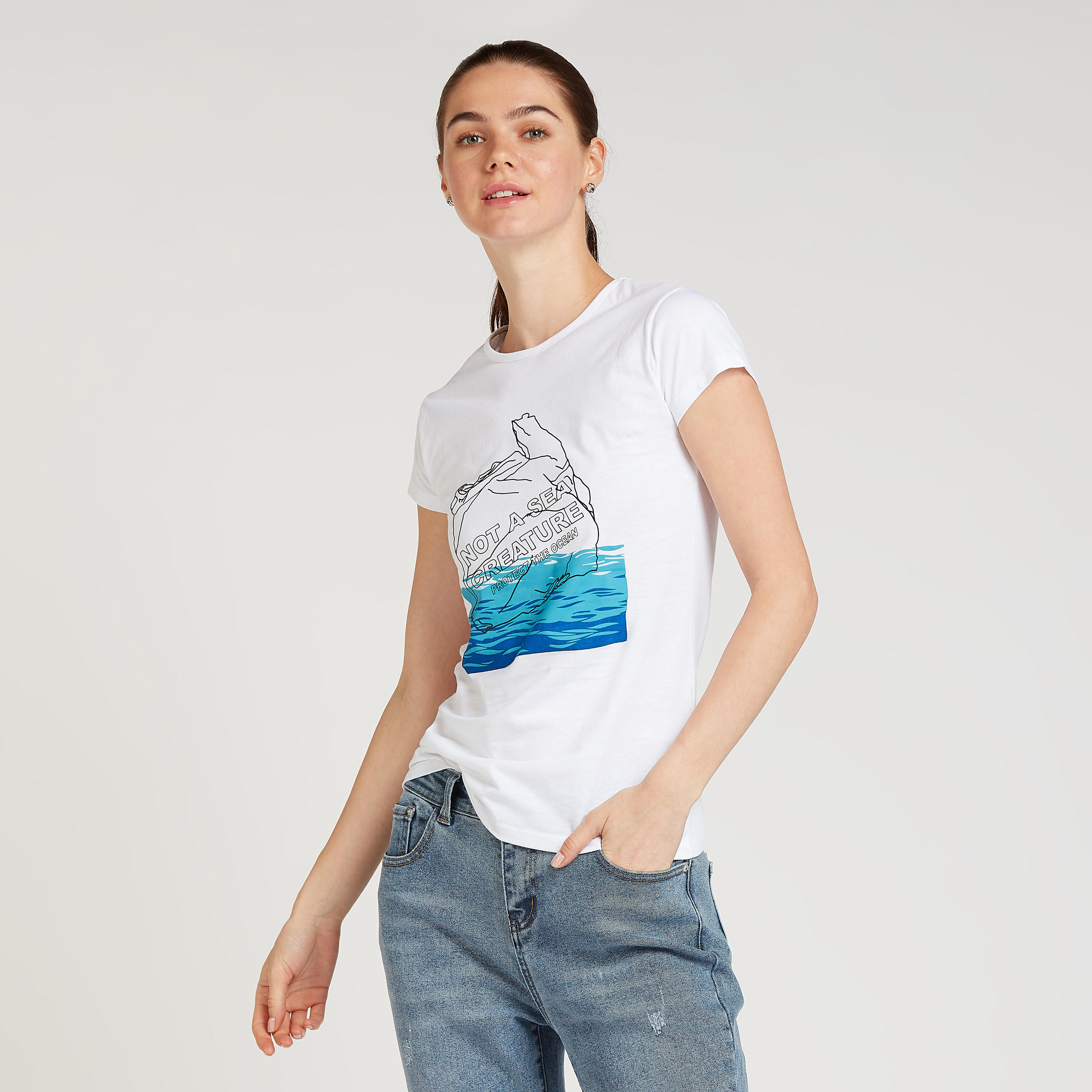تيشيرت سليم بطبعات وياقة ضيّقة وأكمام كاب-women-clothing-tshirts-image-1