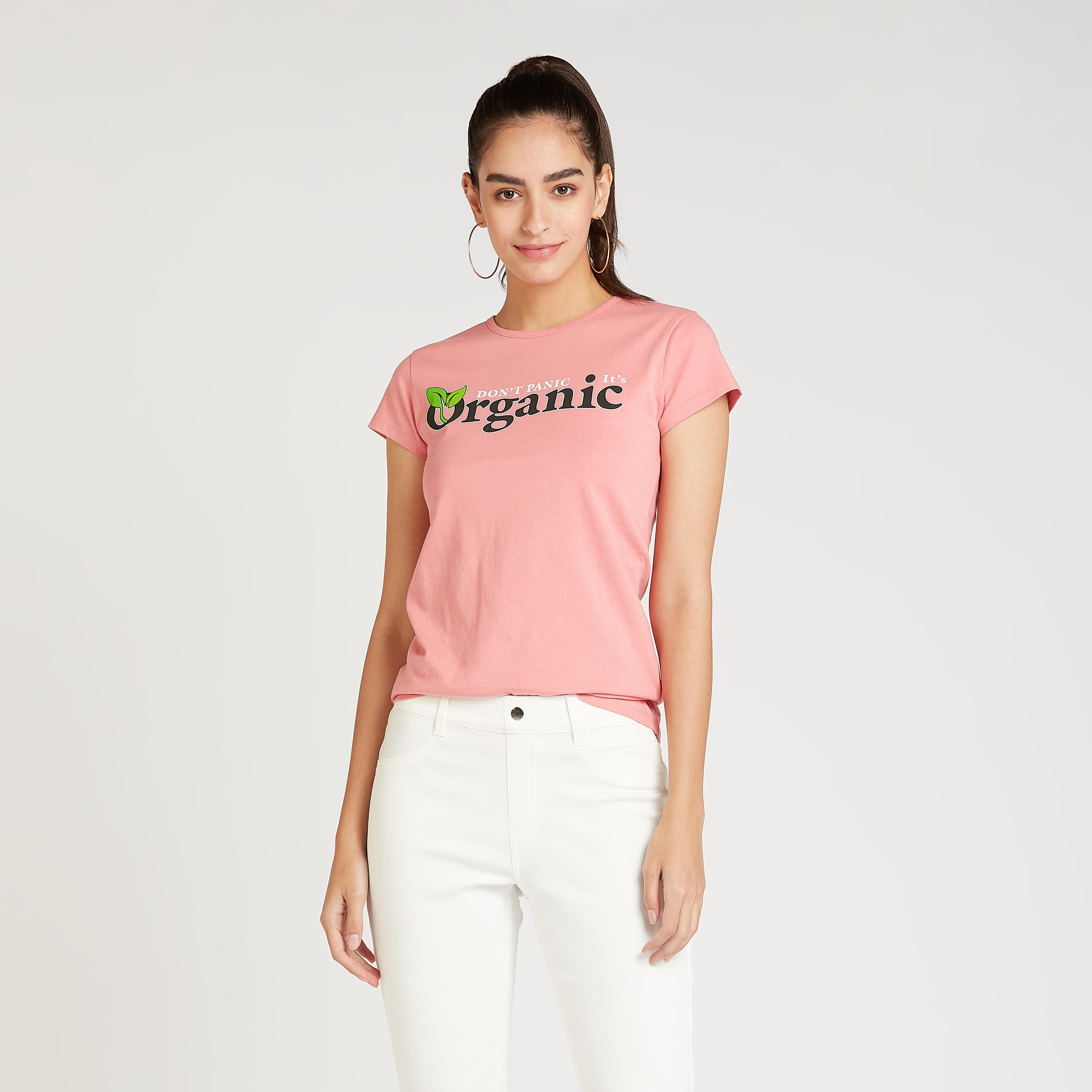 تيشيرت بقصة سليم بياقة ضيّقة وأكمام قصيرة وطبعات-women-clothing-tshirts-image-1