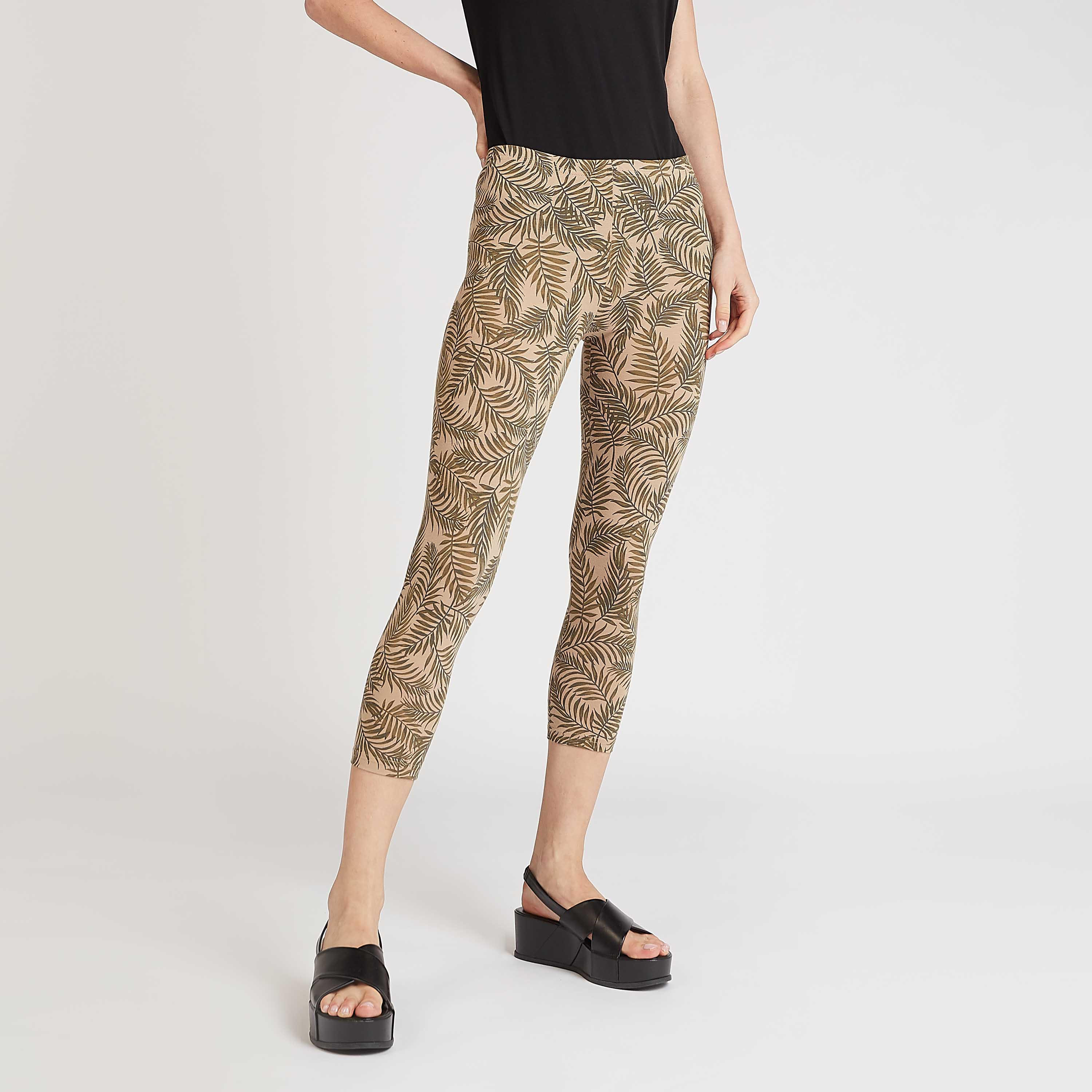 بنطلون ليقنز مستدام قصير بخصر مطّاطي وطبعات جرافيك-women-clothing-bottoms-leggings-image-1