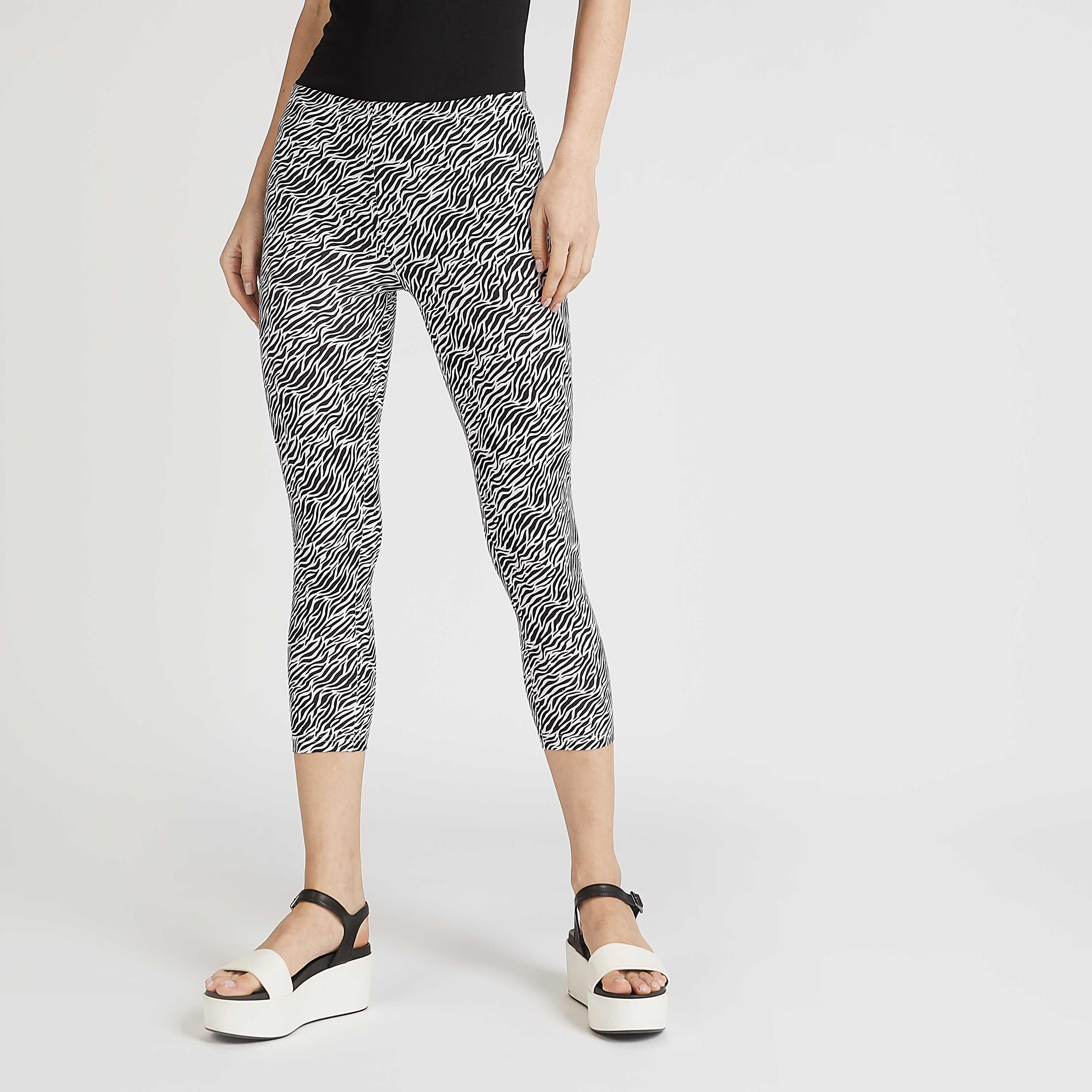 بنطلون ليقنز مستدام قصير بخصر مطّاطي وطبعات حيوانات-women-clothing-bottoms-leggings-image-1