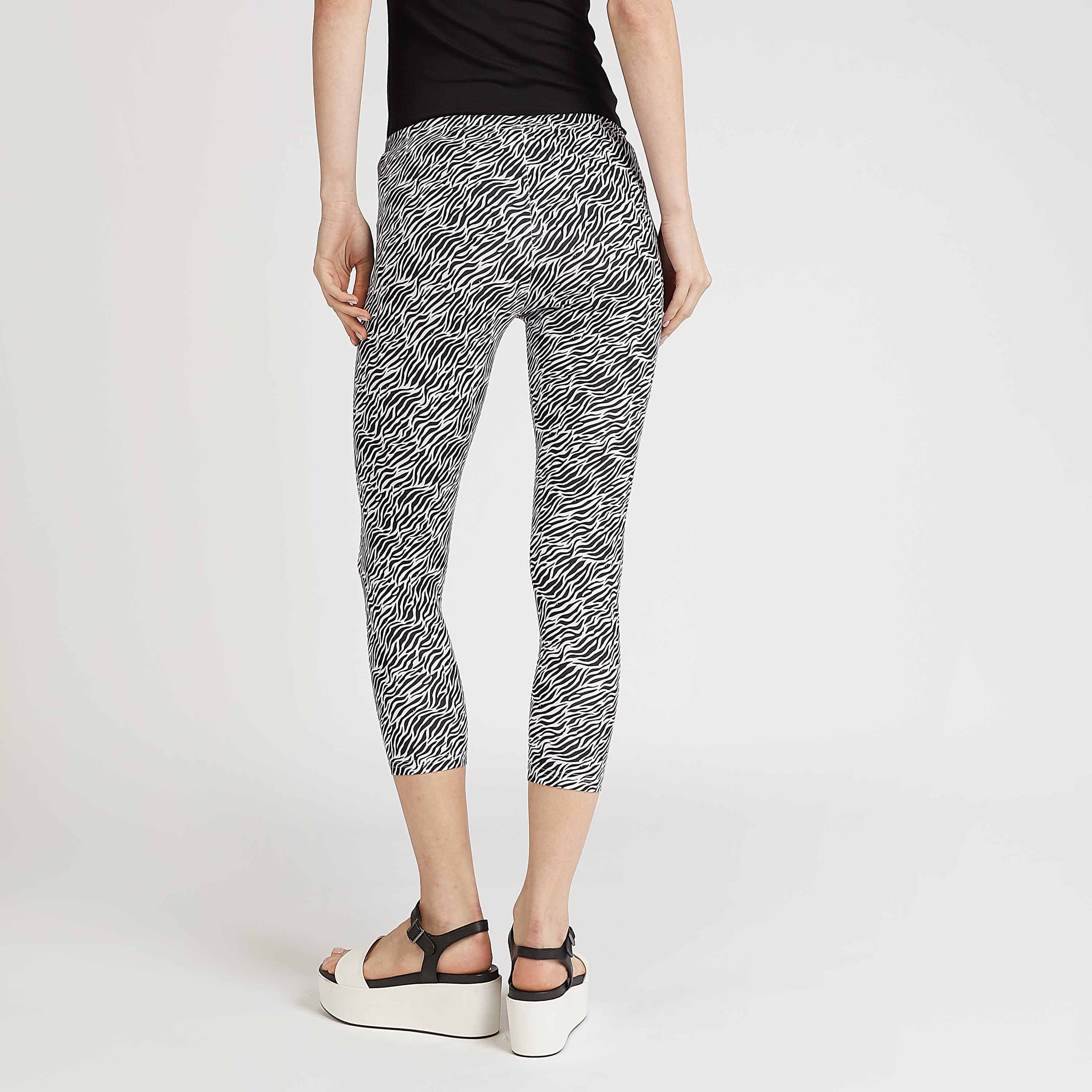 بنطلون ليقنز مستدام قصير بخصر مطّاطي وطبعات حيوانات-women-clothing-bottoms-leggings-image-4