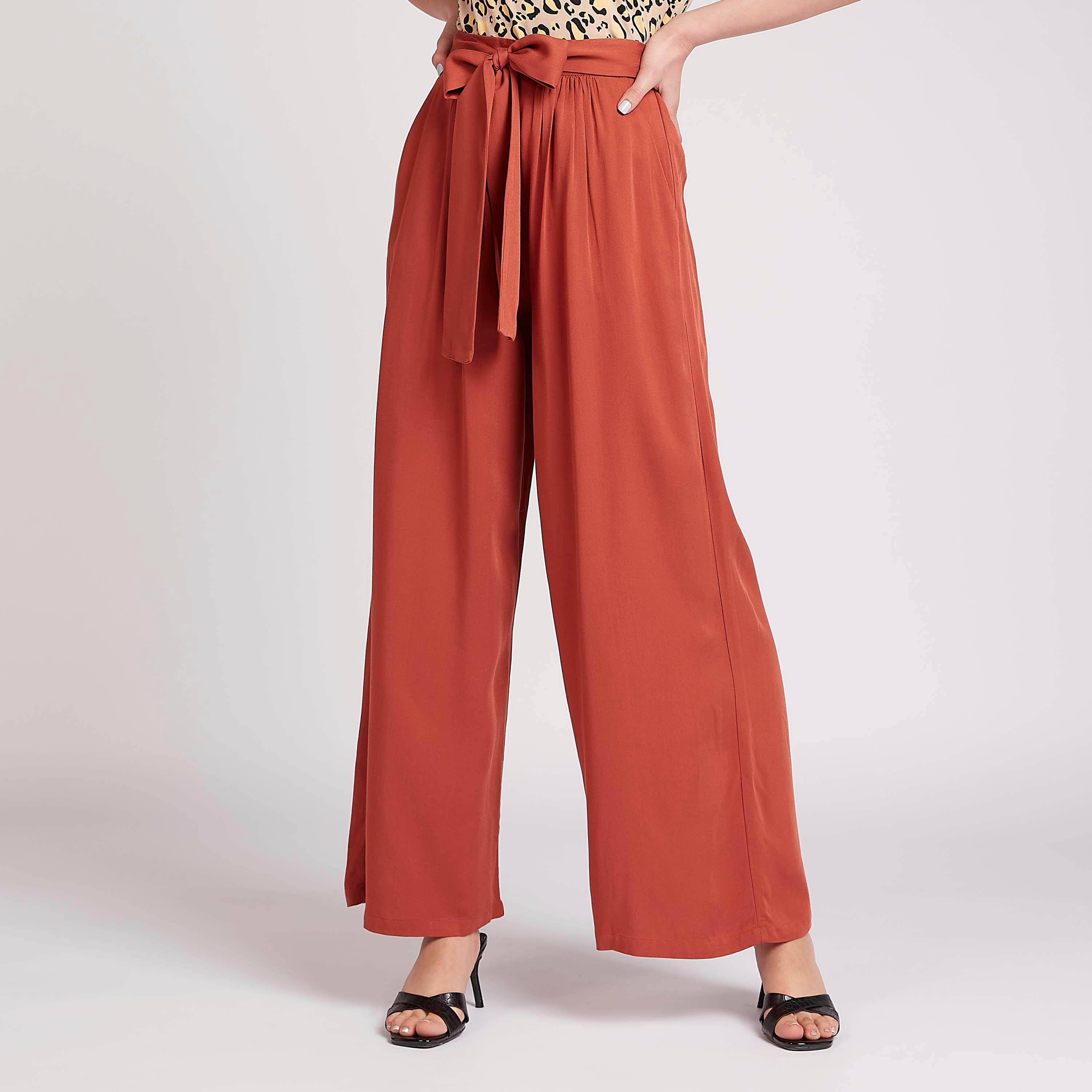بنطلون مستدام بلازو سادة بتفاصيل جيوب وأربطة-women-clothing-bottoms-trousers-image-1