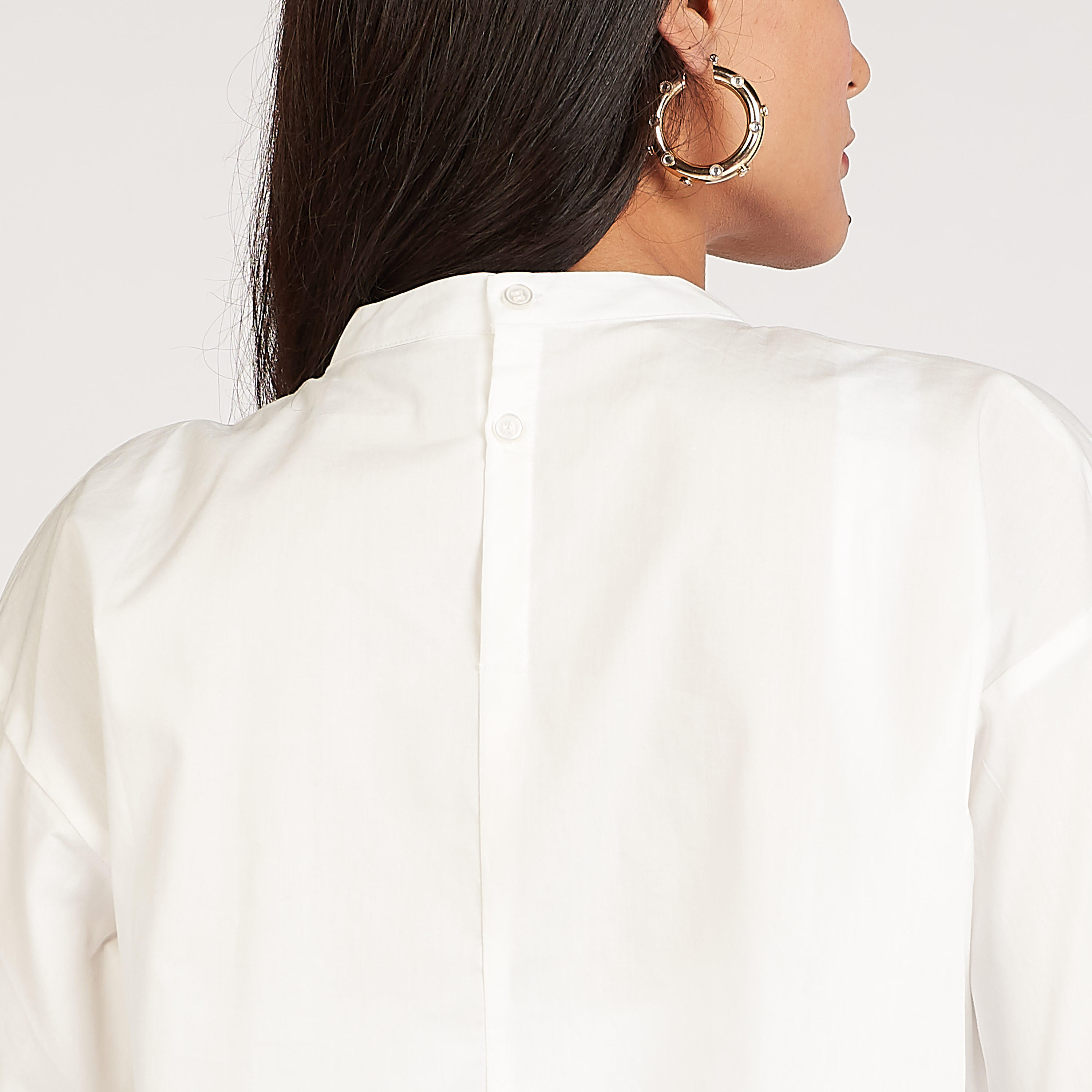 بلوزة مستدامة سادة بياقة عالية وأكمام بيشوب-women-clothing-shirtsandblouses-blouses-image-1