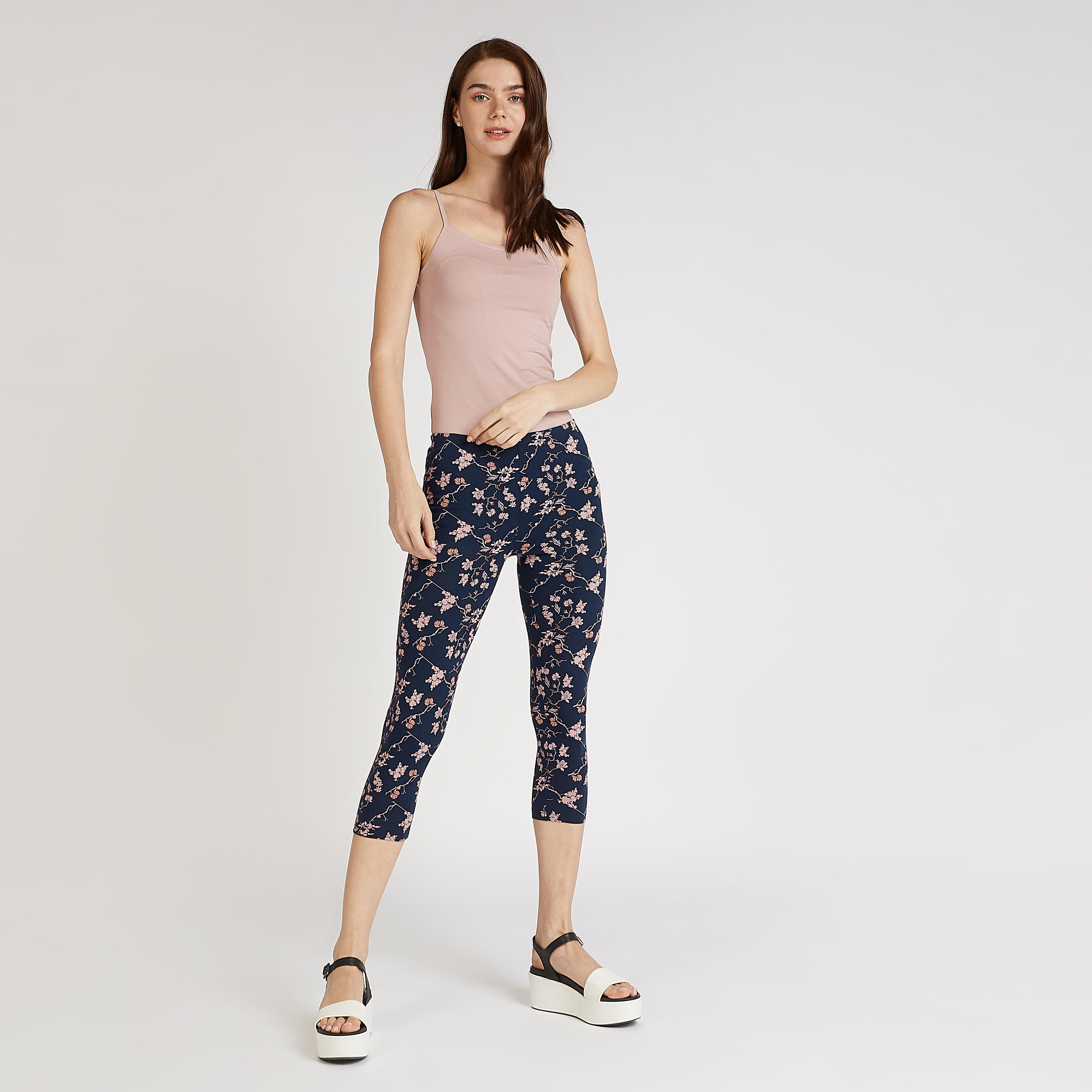 قميص داخلي مستدام سادة بياقة عميقة-women-clothing-tshirts-image-3