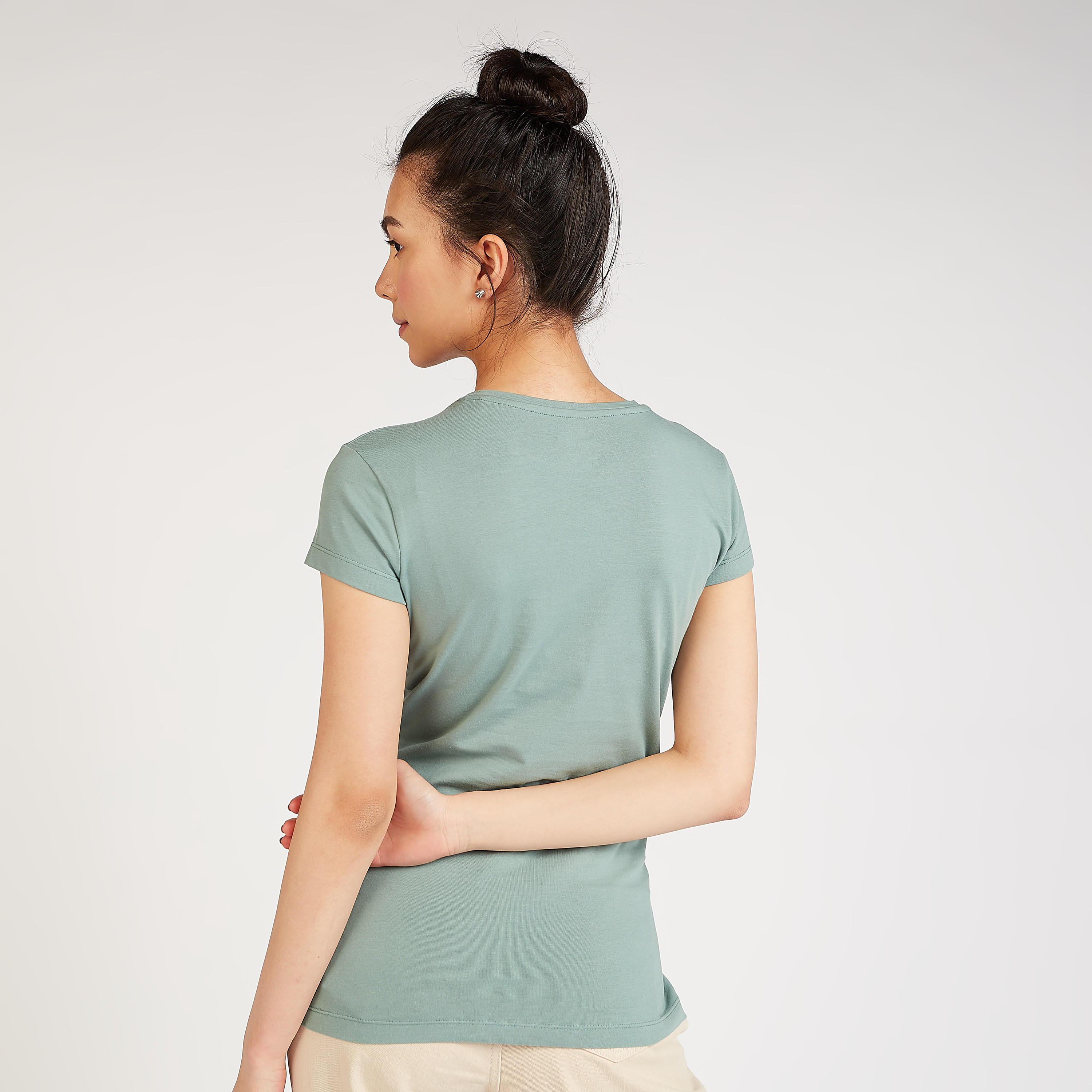 تيشيرت مستدام سادة بياقة ضيّقة وأكمام كاب-women-clothing-tshirts-image-12