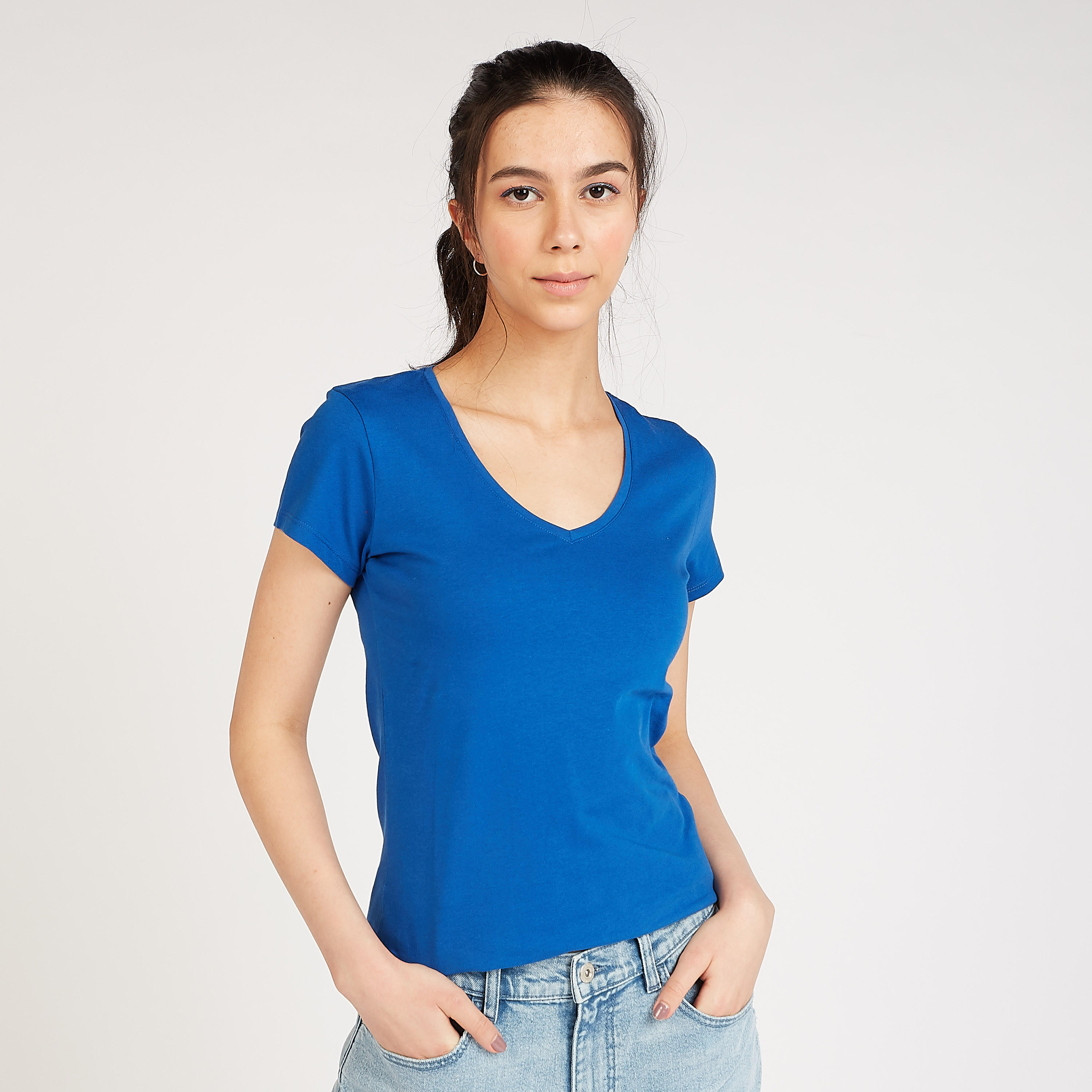تيشيرت مستدام سادة بياقة V وأكمام قصيرة-women-clothing-tshirts-image-1
