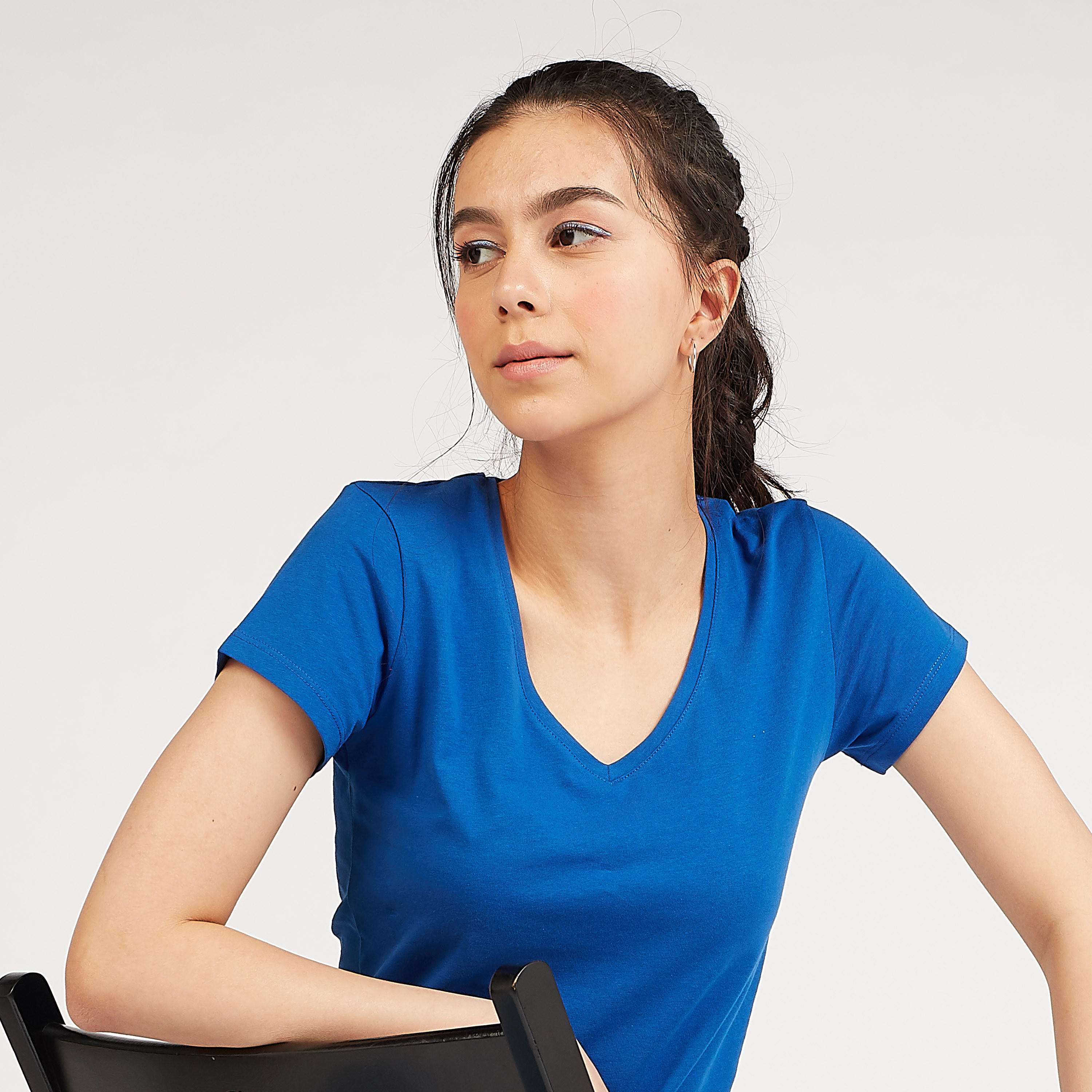 تيشيرت مستدام سادة بياقة V وأكمام قصيرة-women-clothing-tshirts-image-3