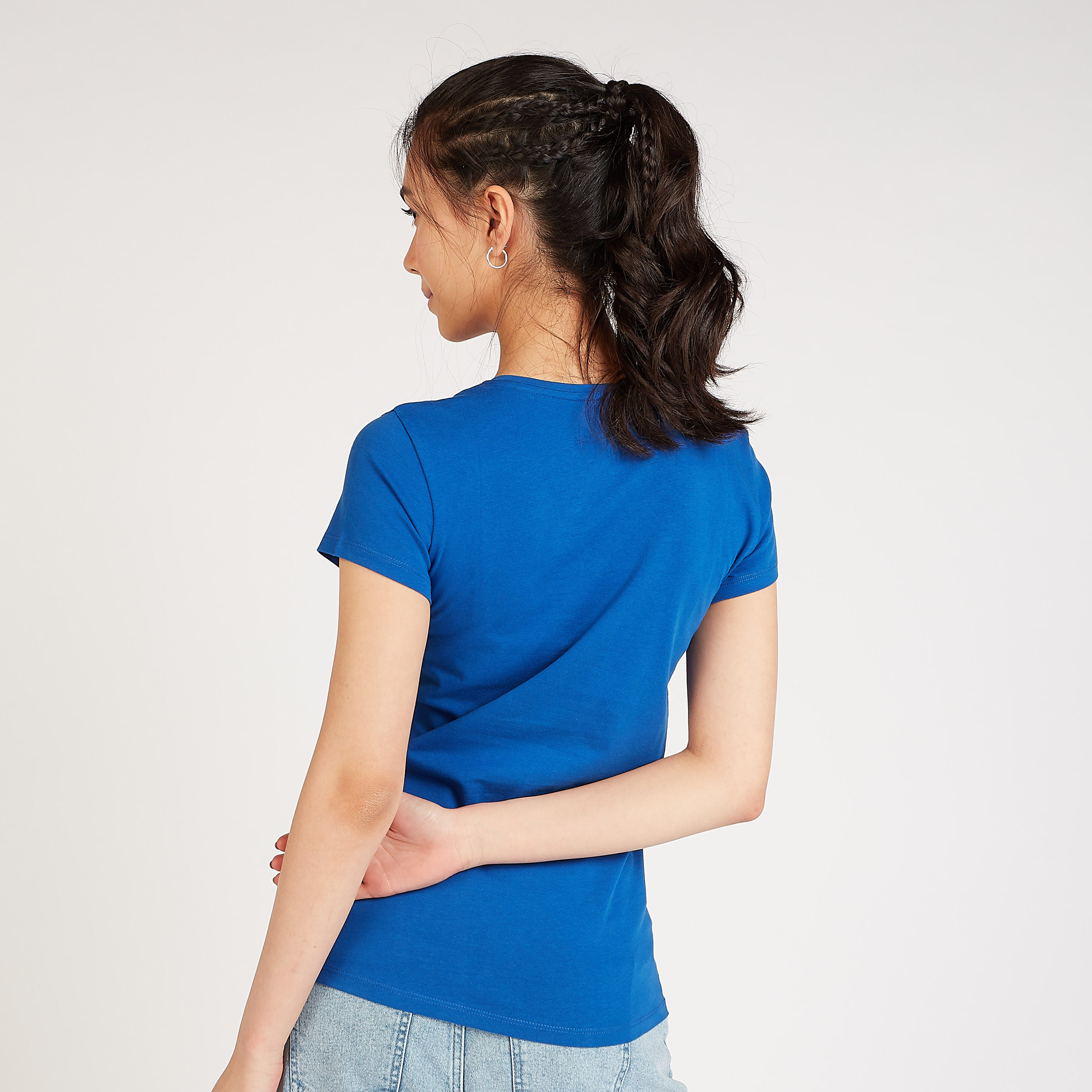 تيشيرت مستدام سادة بياقة V وأكمام قصيرة-women-clothing-tshirts-image-4